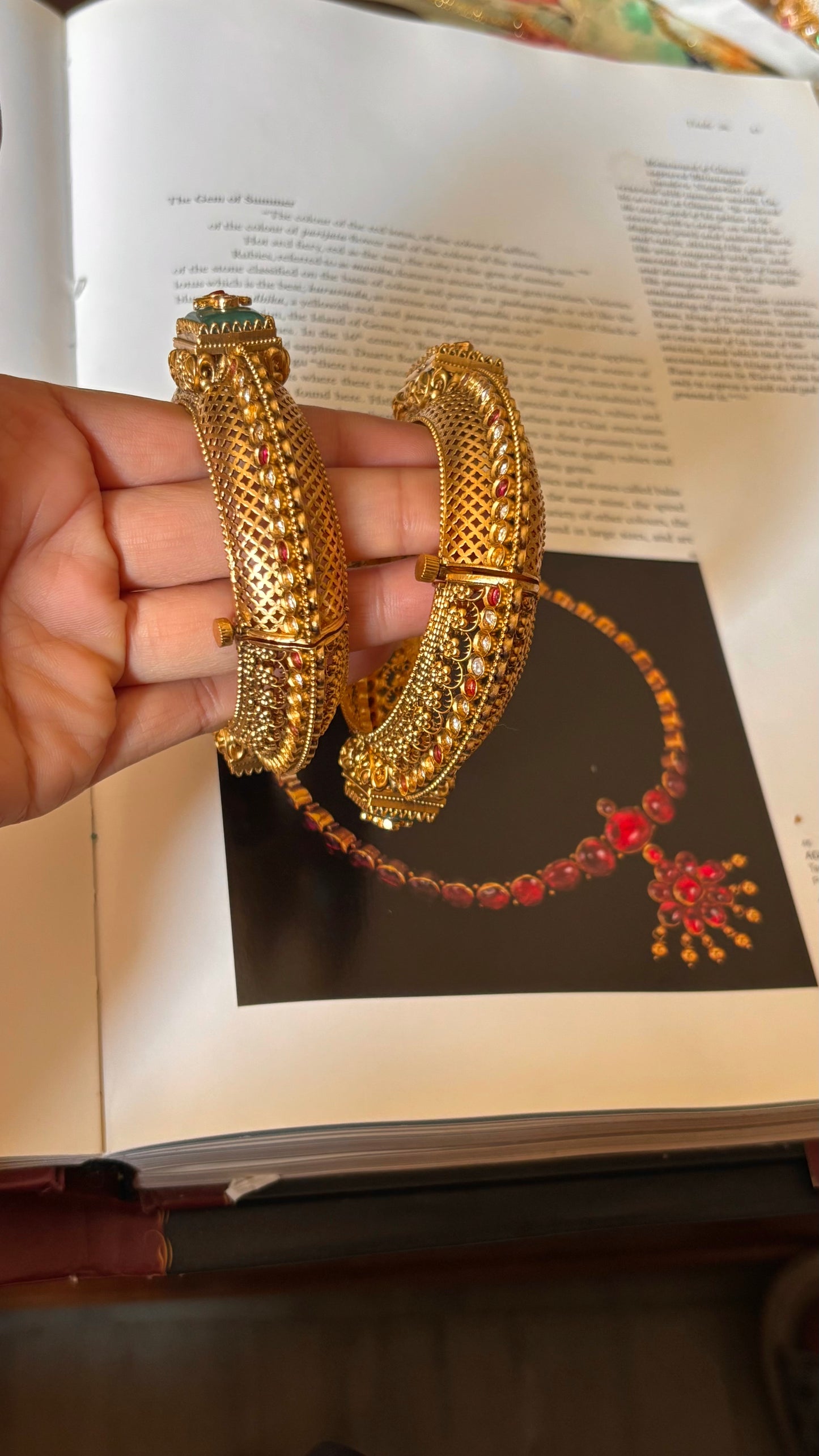 Mint inlay stone rajwadi bangles