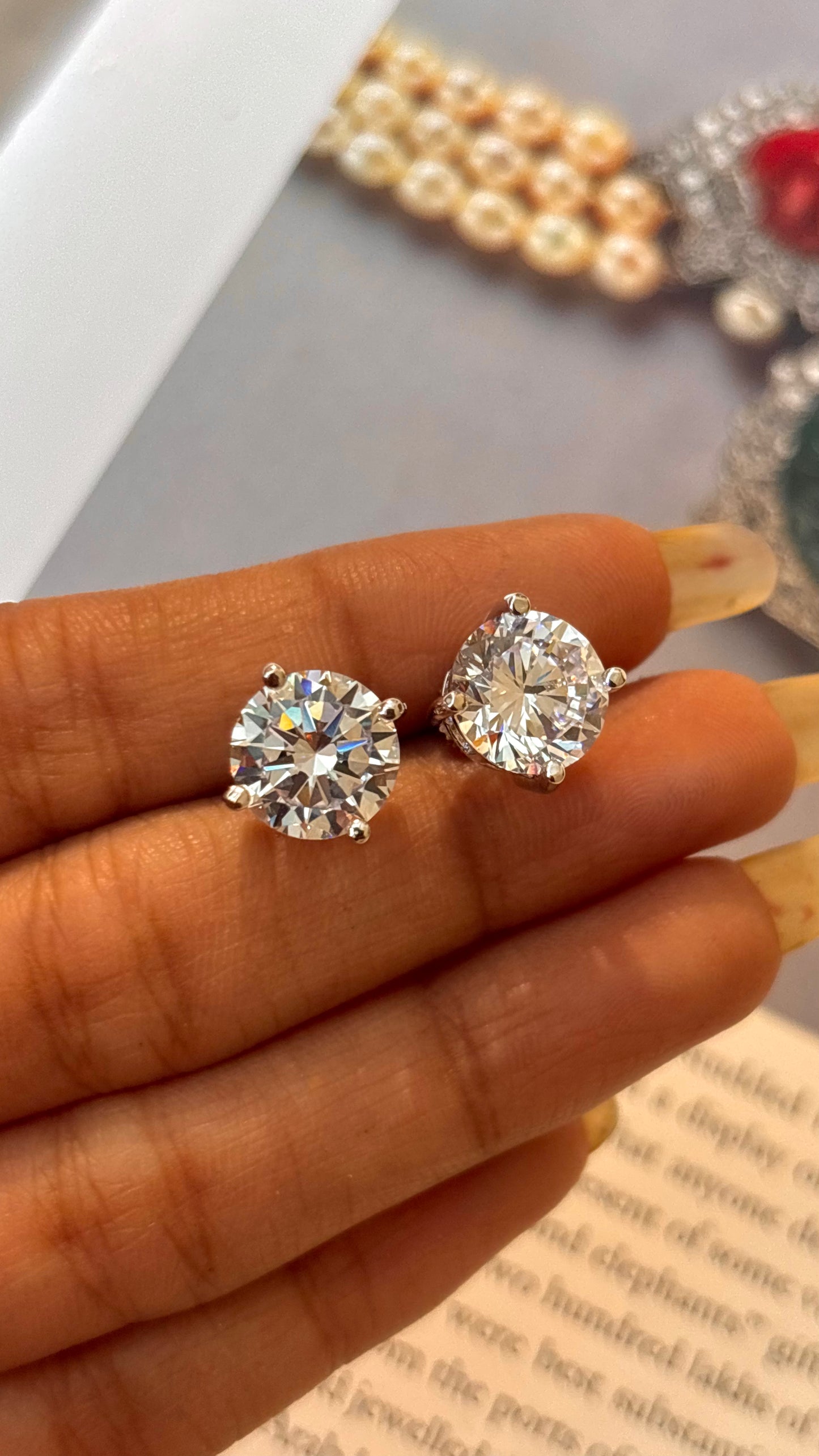 Round shape rhodium 1 carat diamond studs