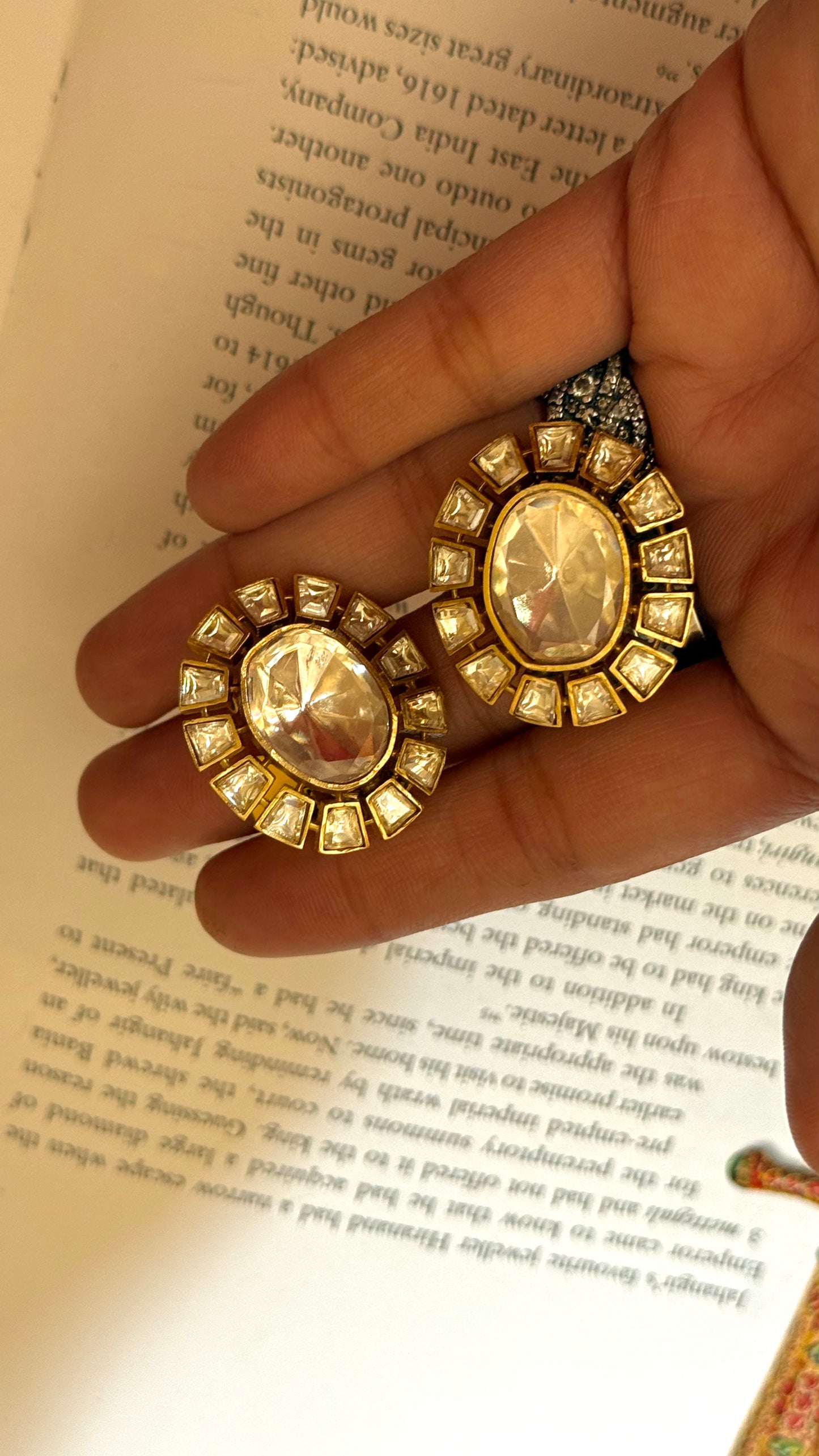 Uncut Peeli polki studs
