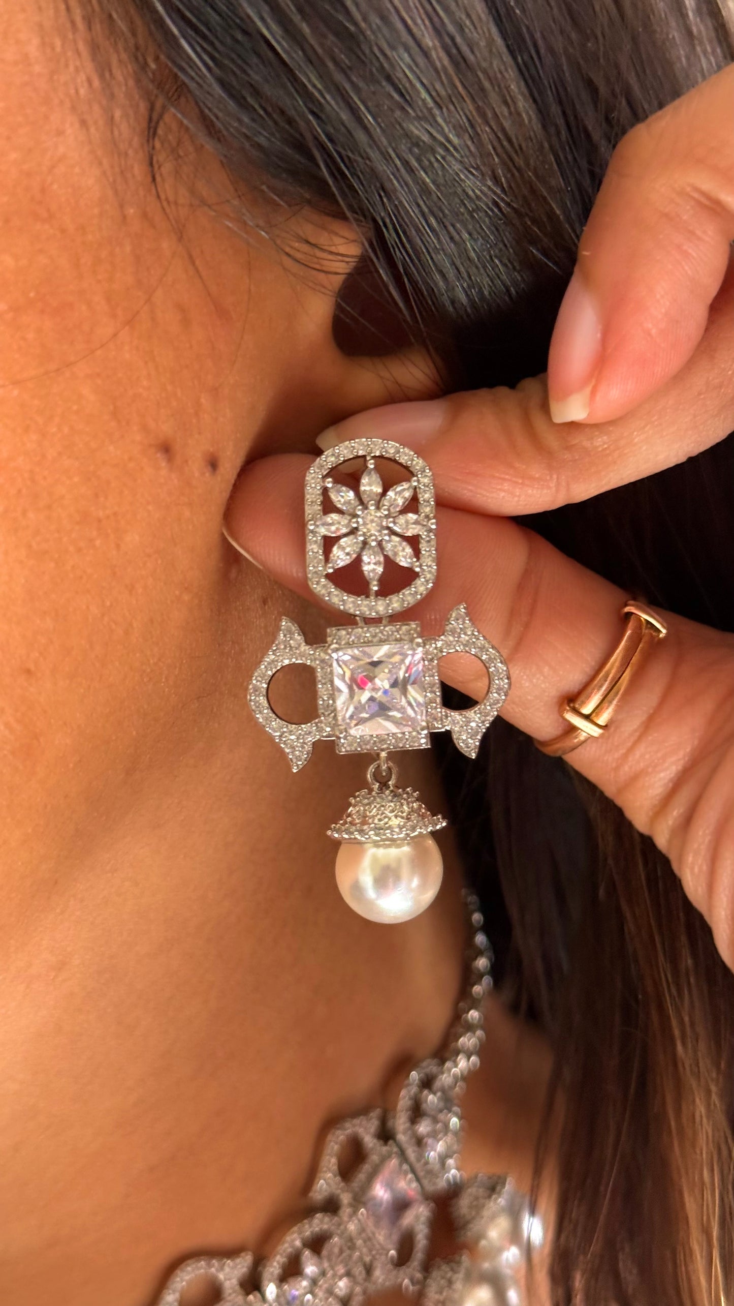 Diamond pearl choker set