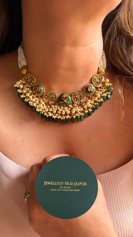 Emerald inlay with pearl detailing necklace
