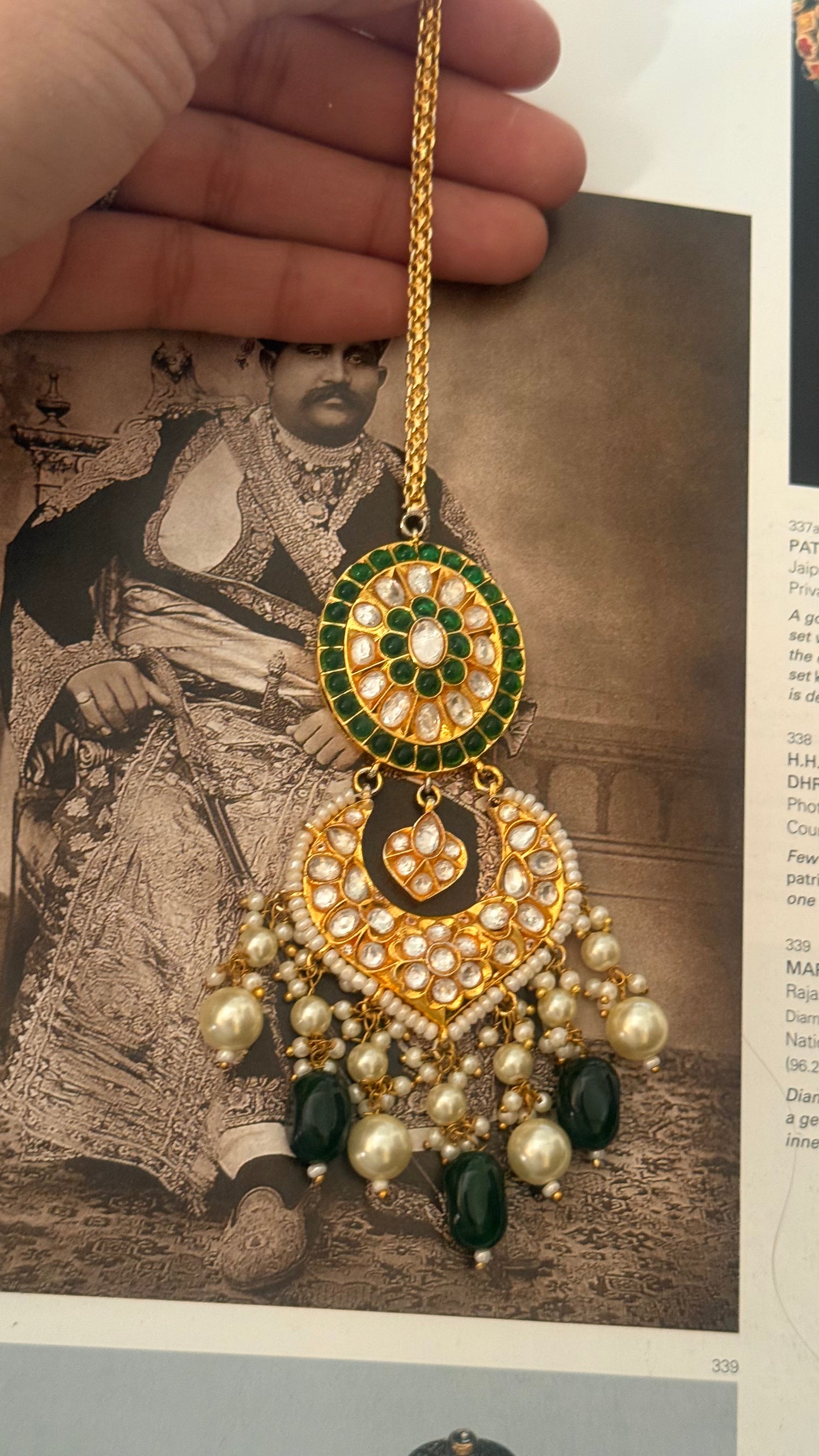 Emerald gold heritage mangtika