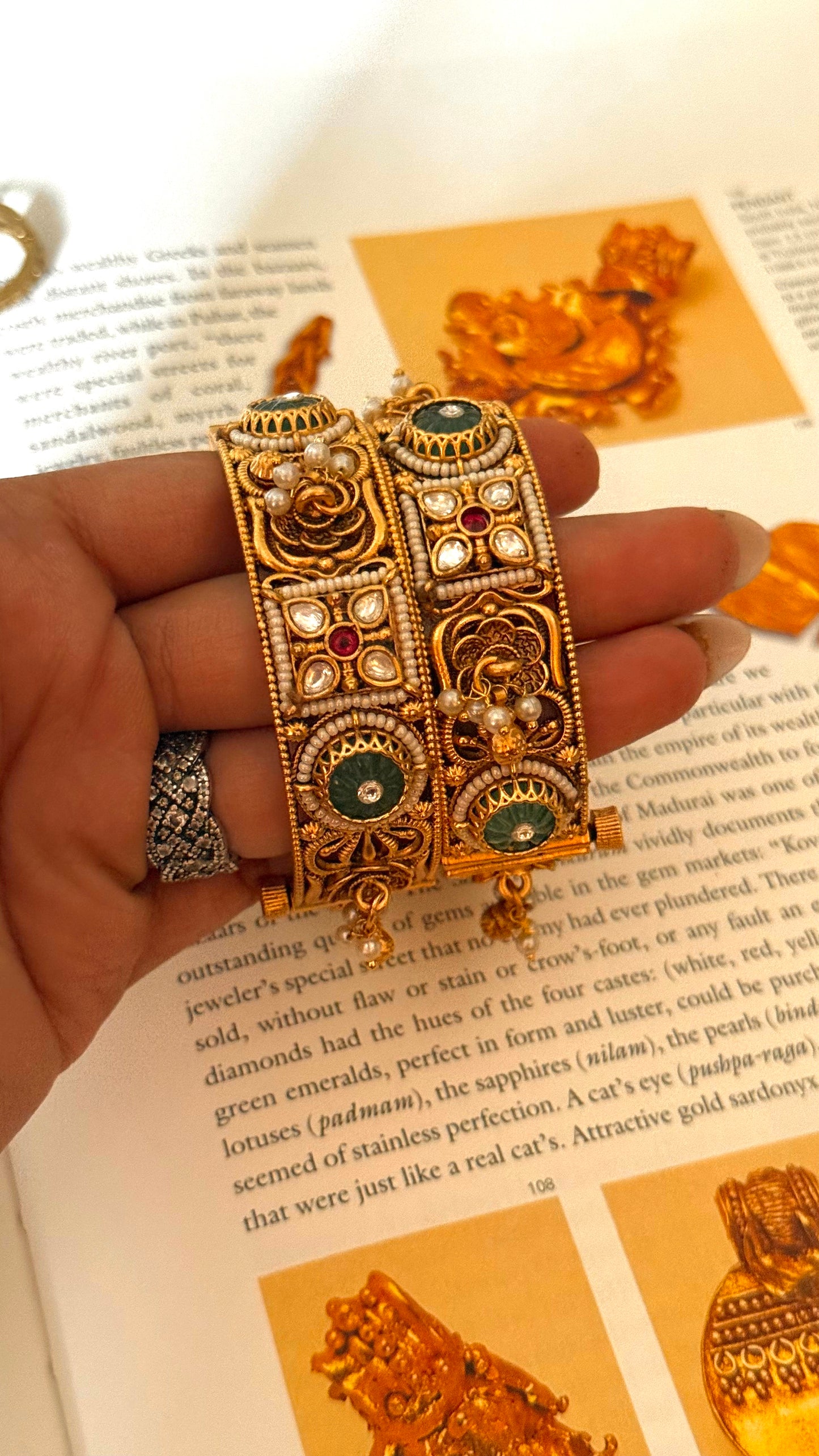 Emerald doublet rajwada openable bangle