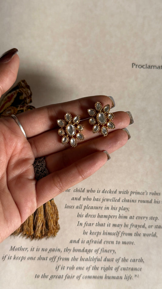 Flower moissanite stud