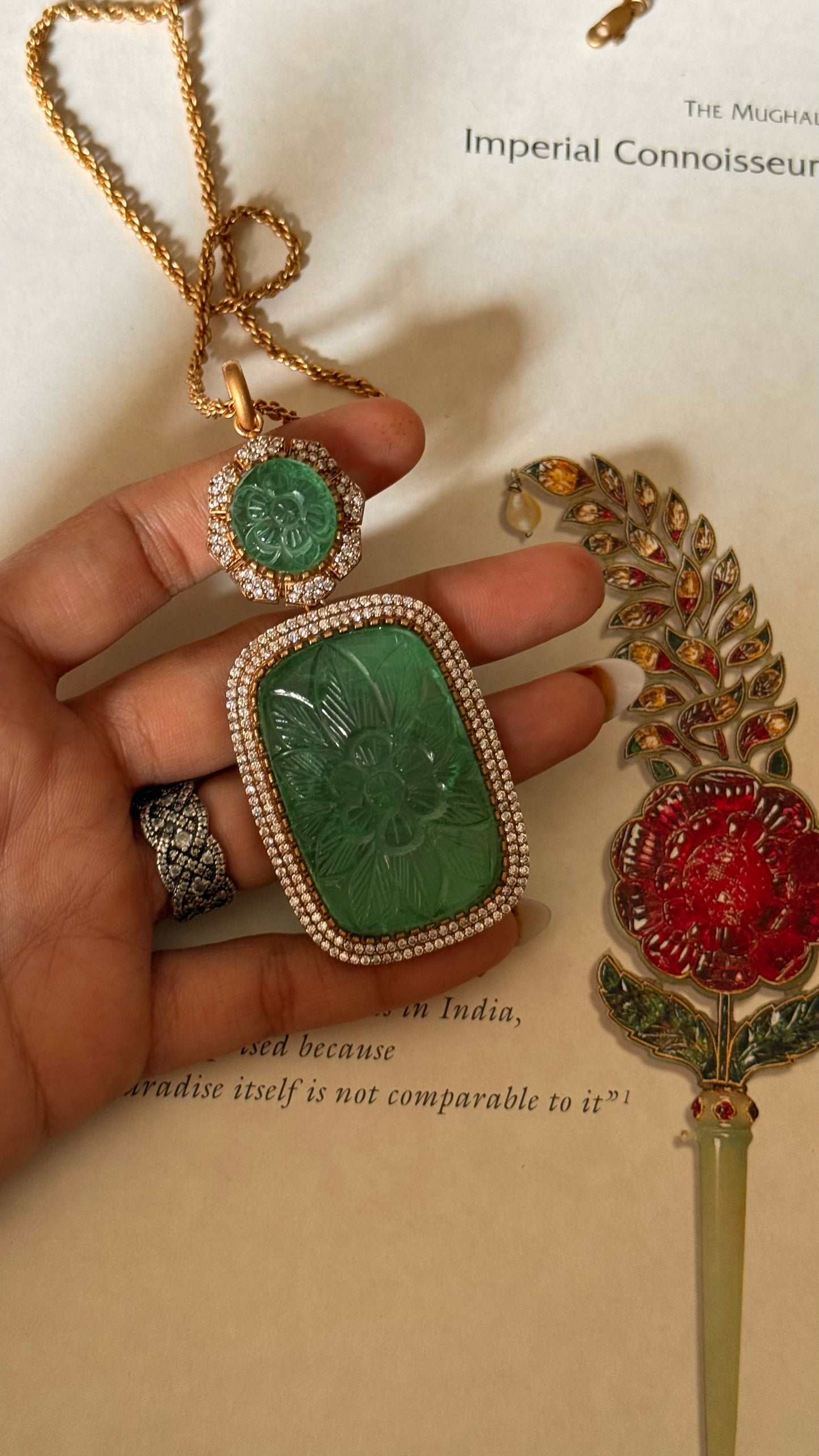 Mint carving doublet pendant set