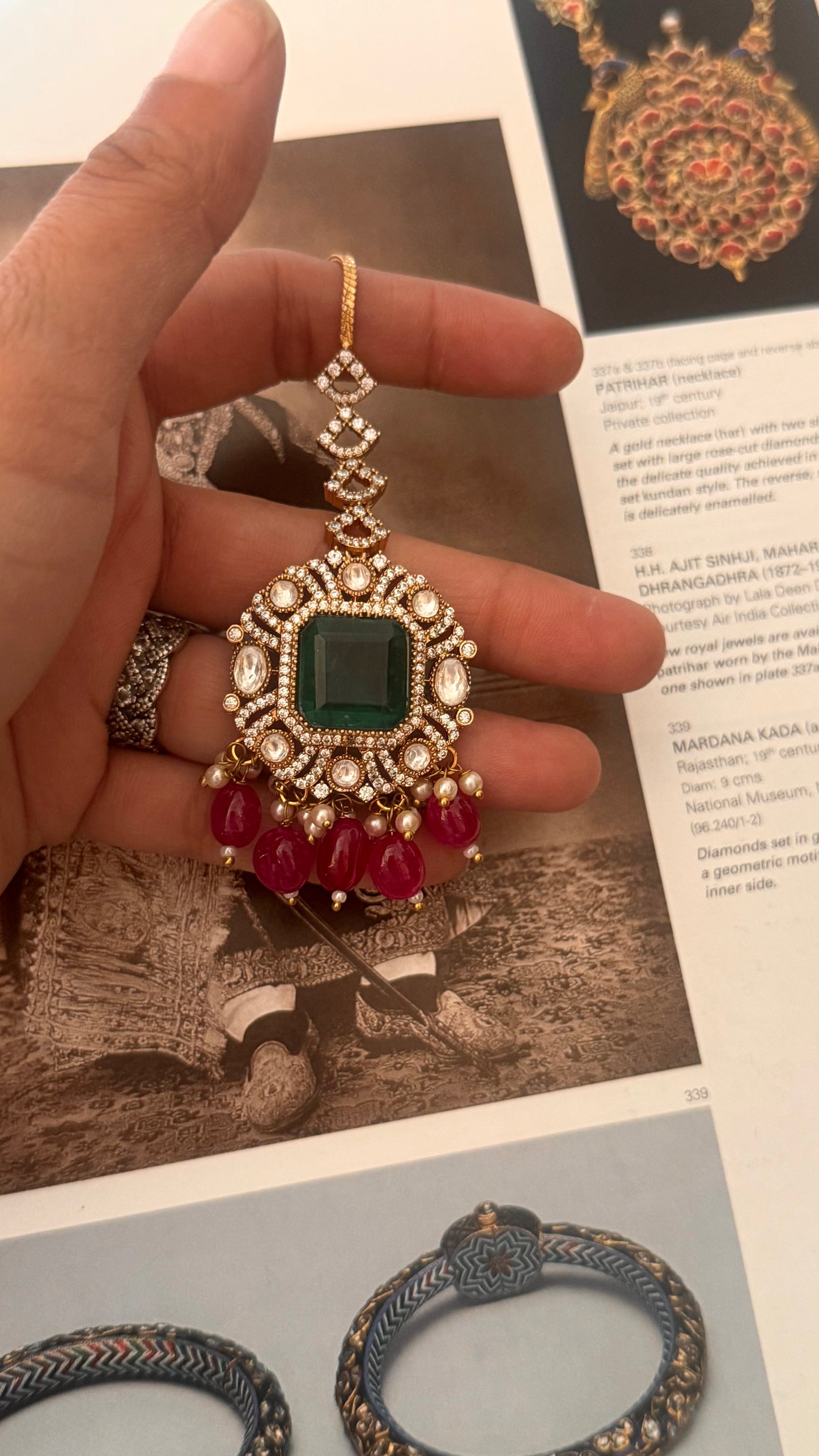 Emerald stone with ruby drop mangtika