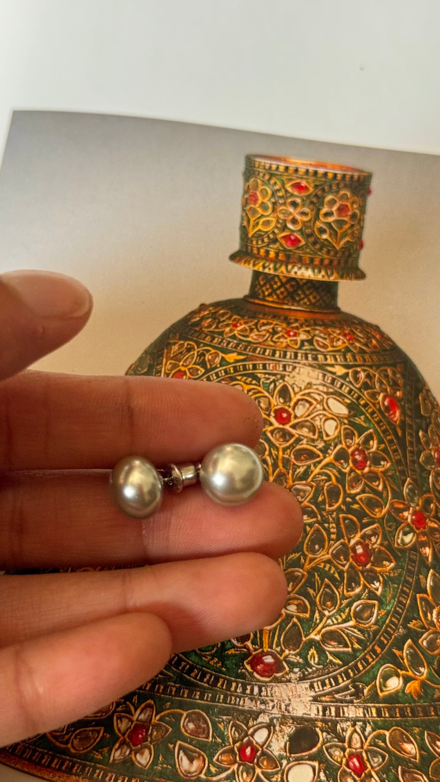 Light mint pearl Studs