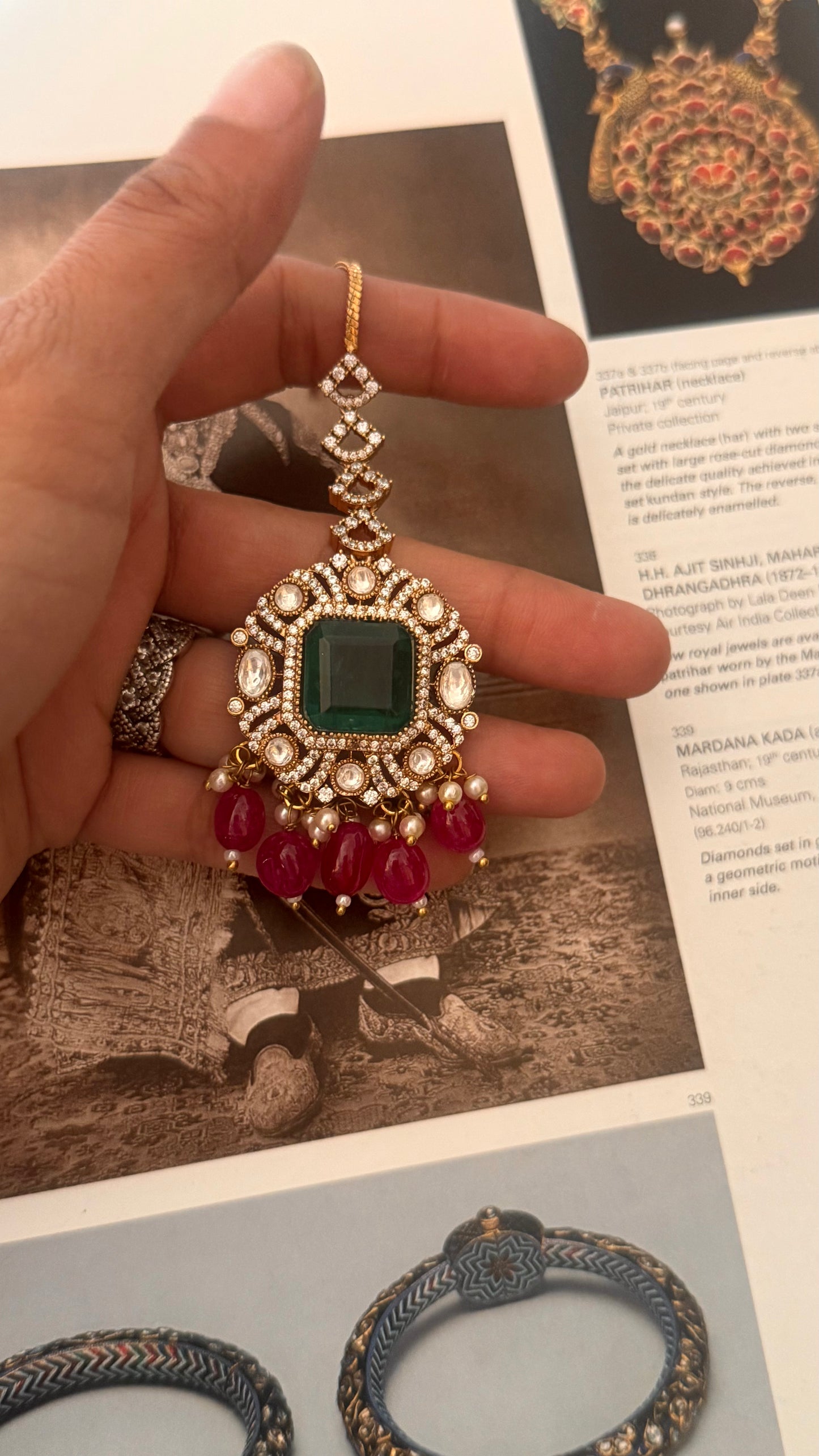 Emerald stone with ruby drop mangtika