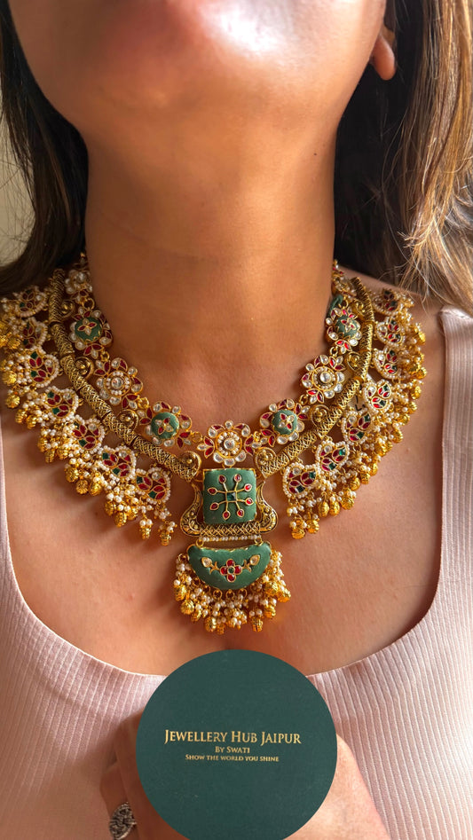 Noorva Rajwadi haar with gungroo collar necklace