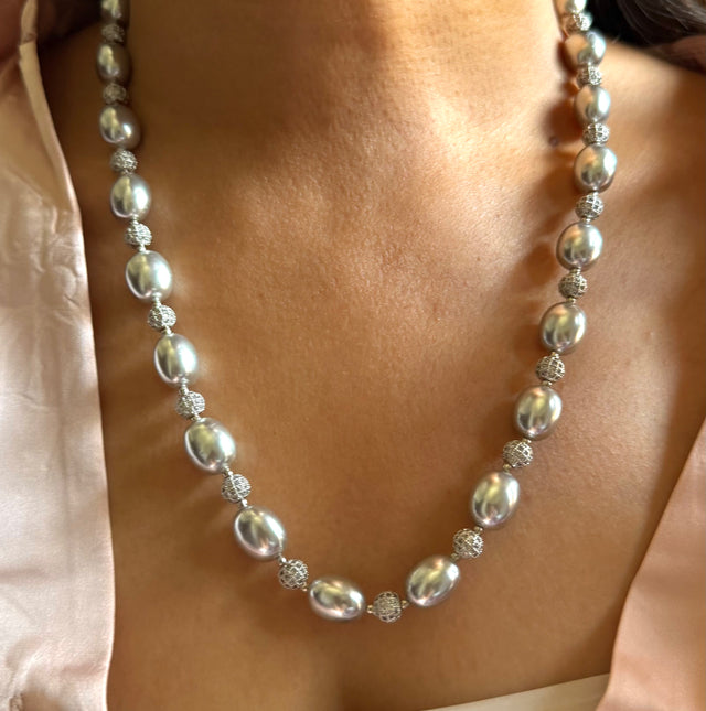 Silver pearl string