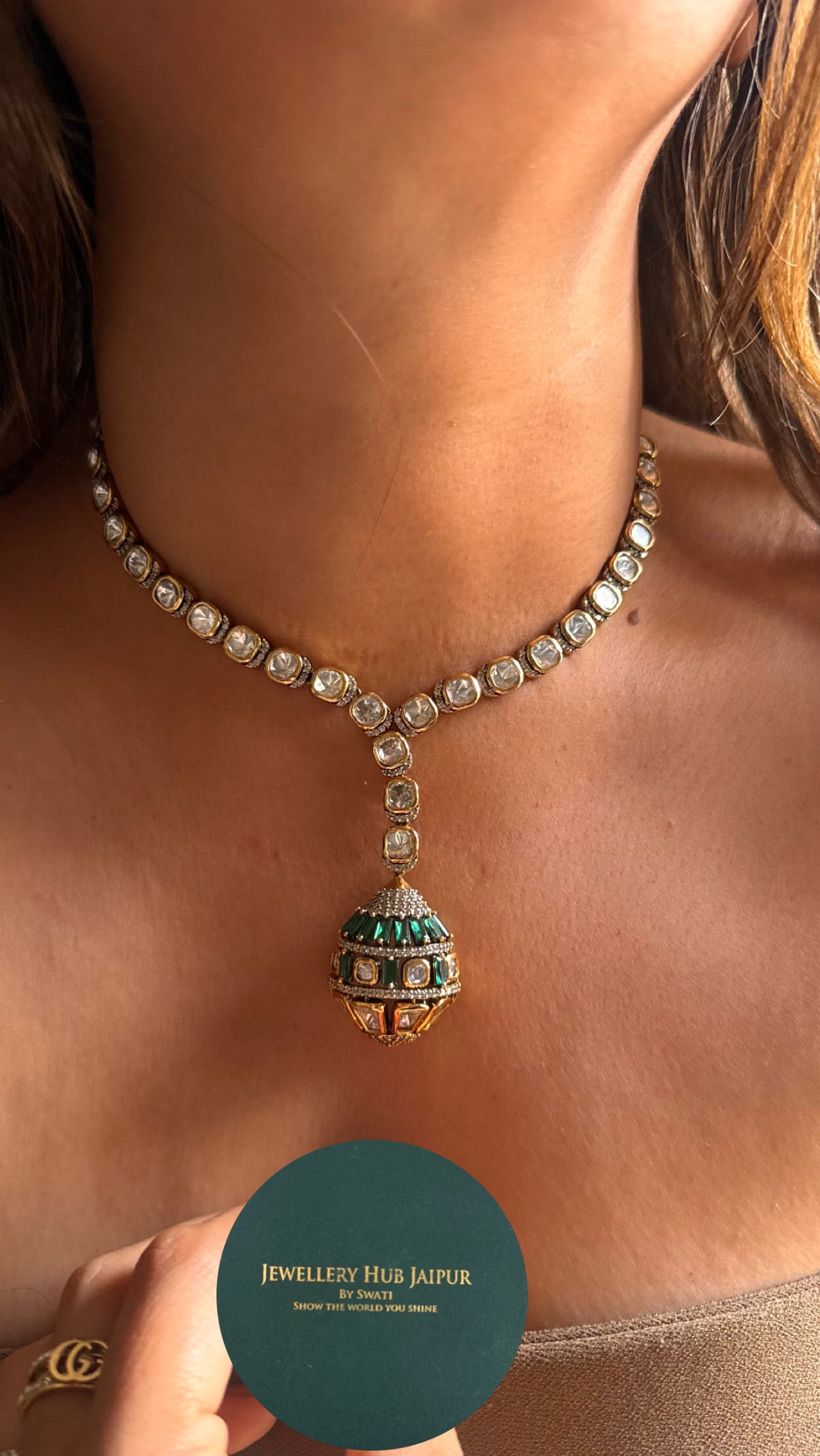 Cocktail emerald pendant set