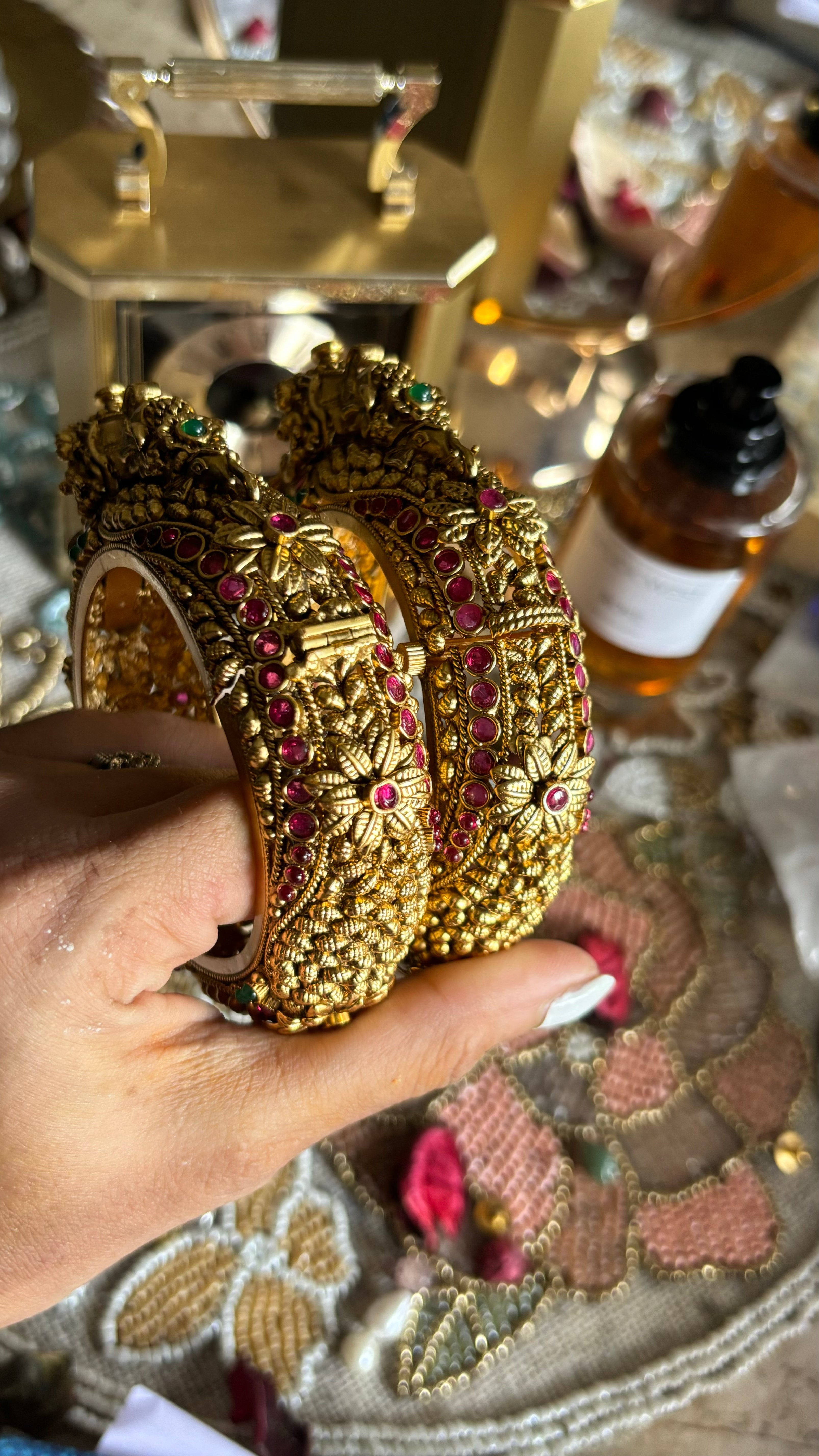 Goddess laxmi Gajanand pachi bangles