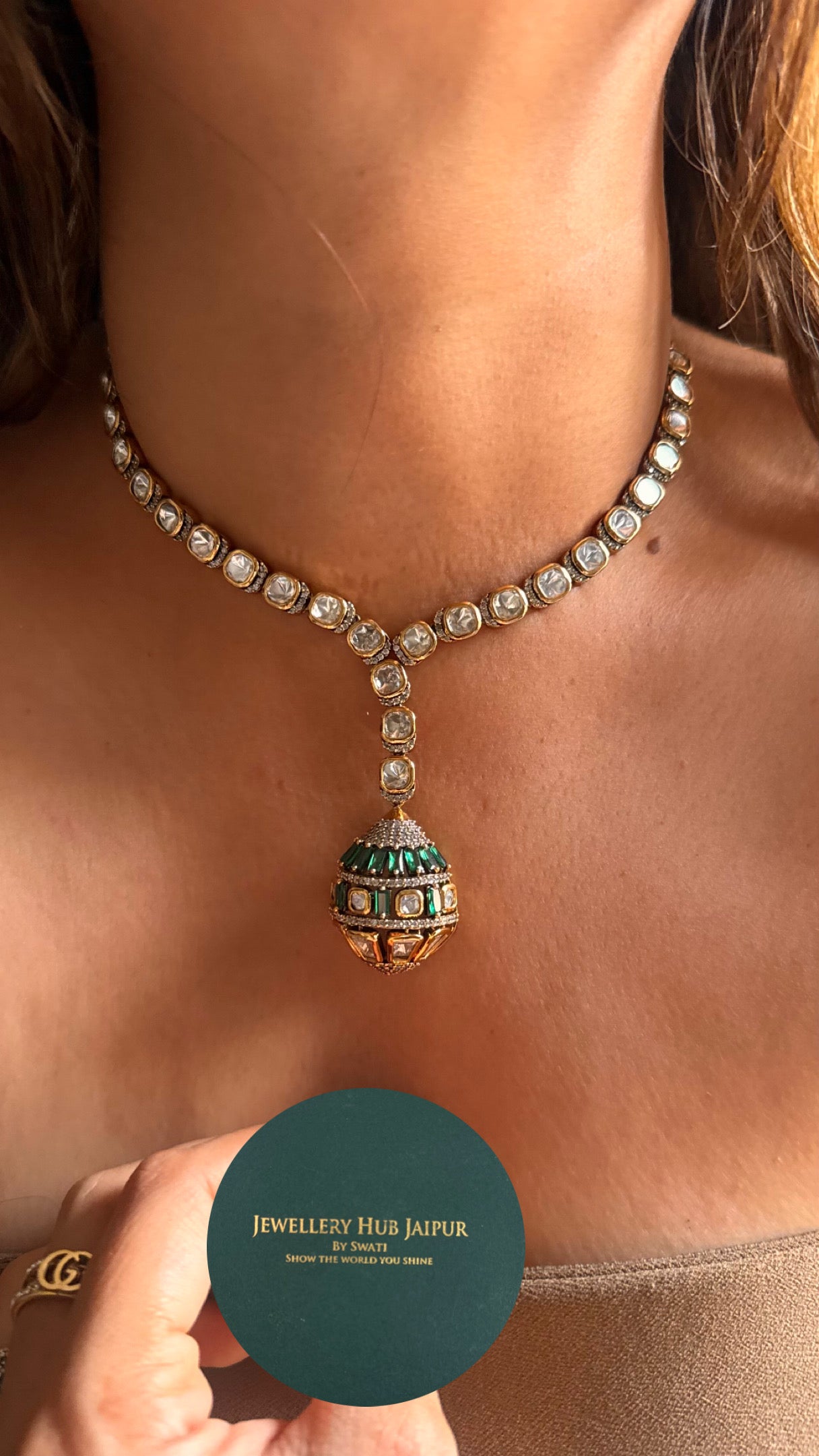 Cocktail emerald pendant set