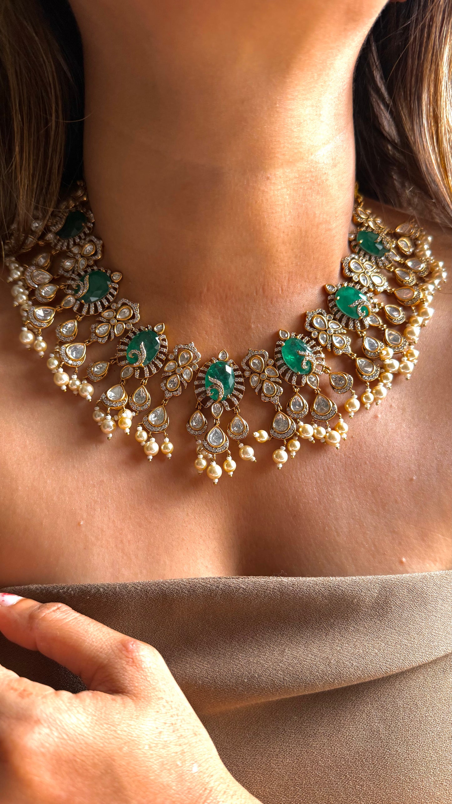Emerald victorian designer collar necklace with pearl detailing