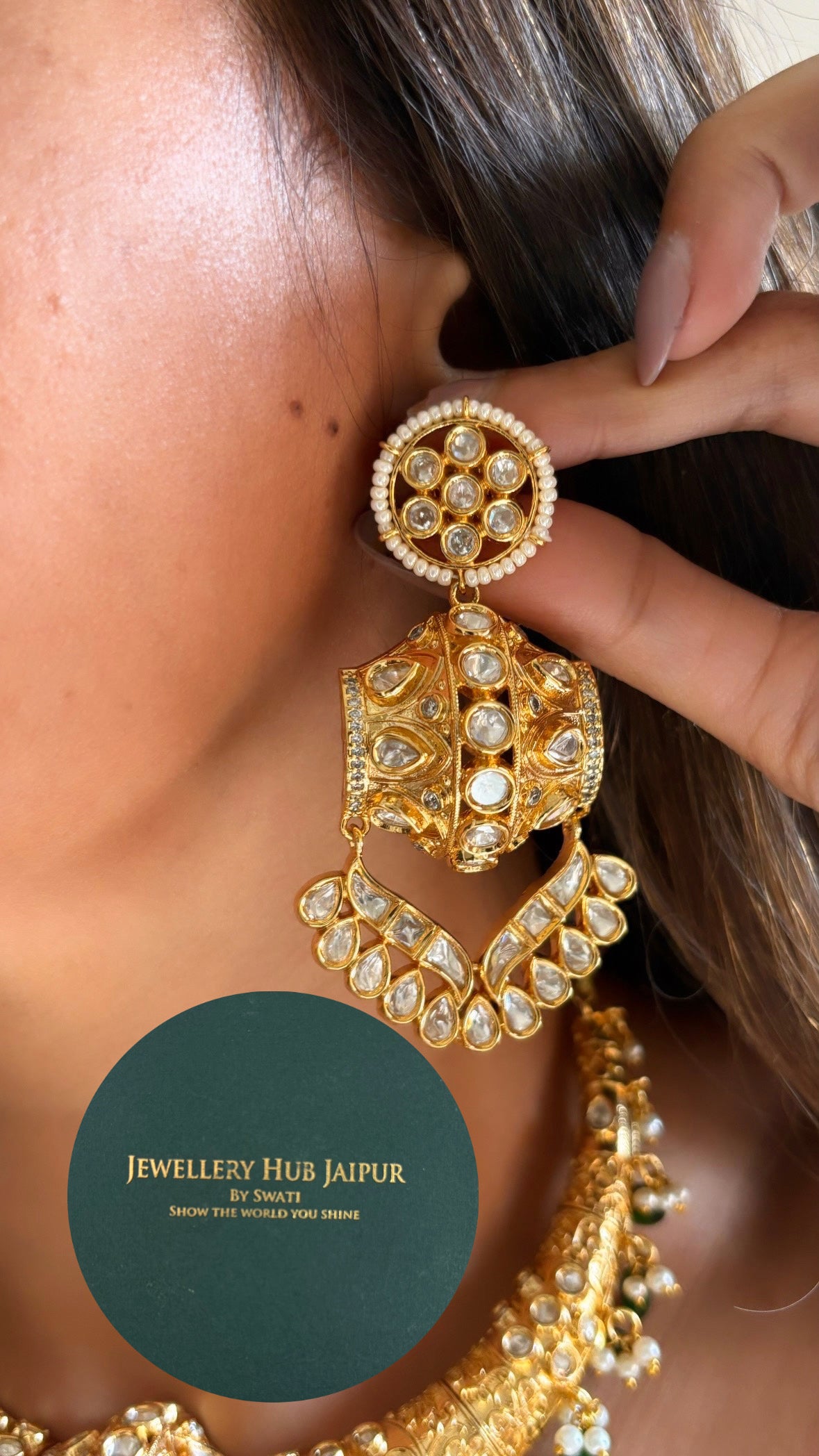 Gold meenakari hasli in emerald with earrings