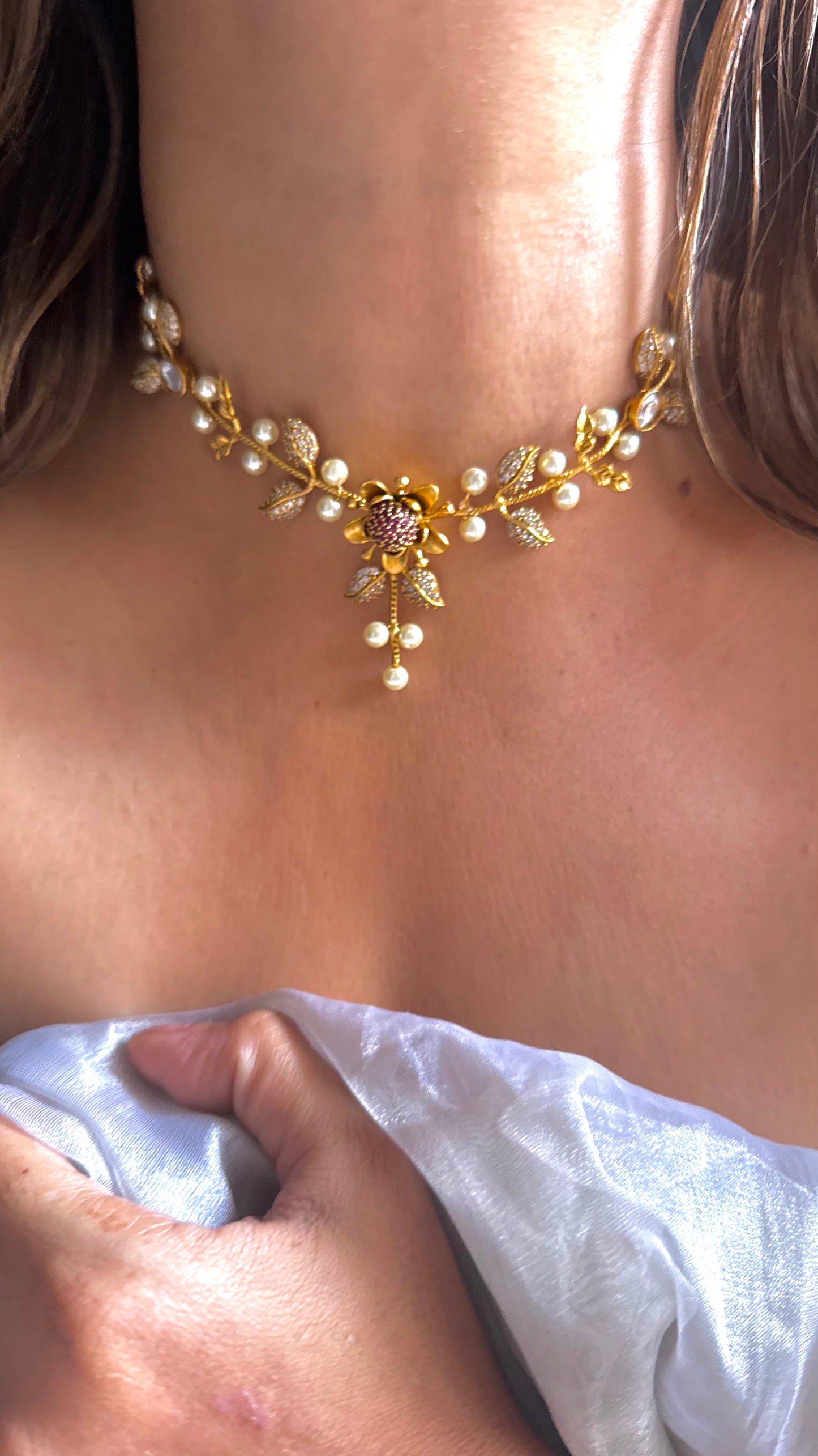 Minimalist pearl floral Ruby necklace