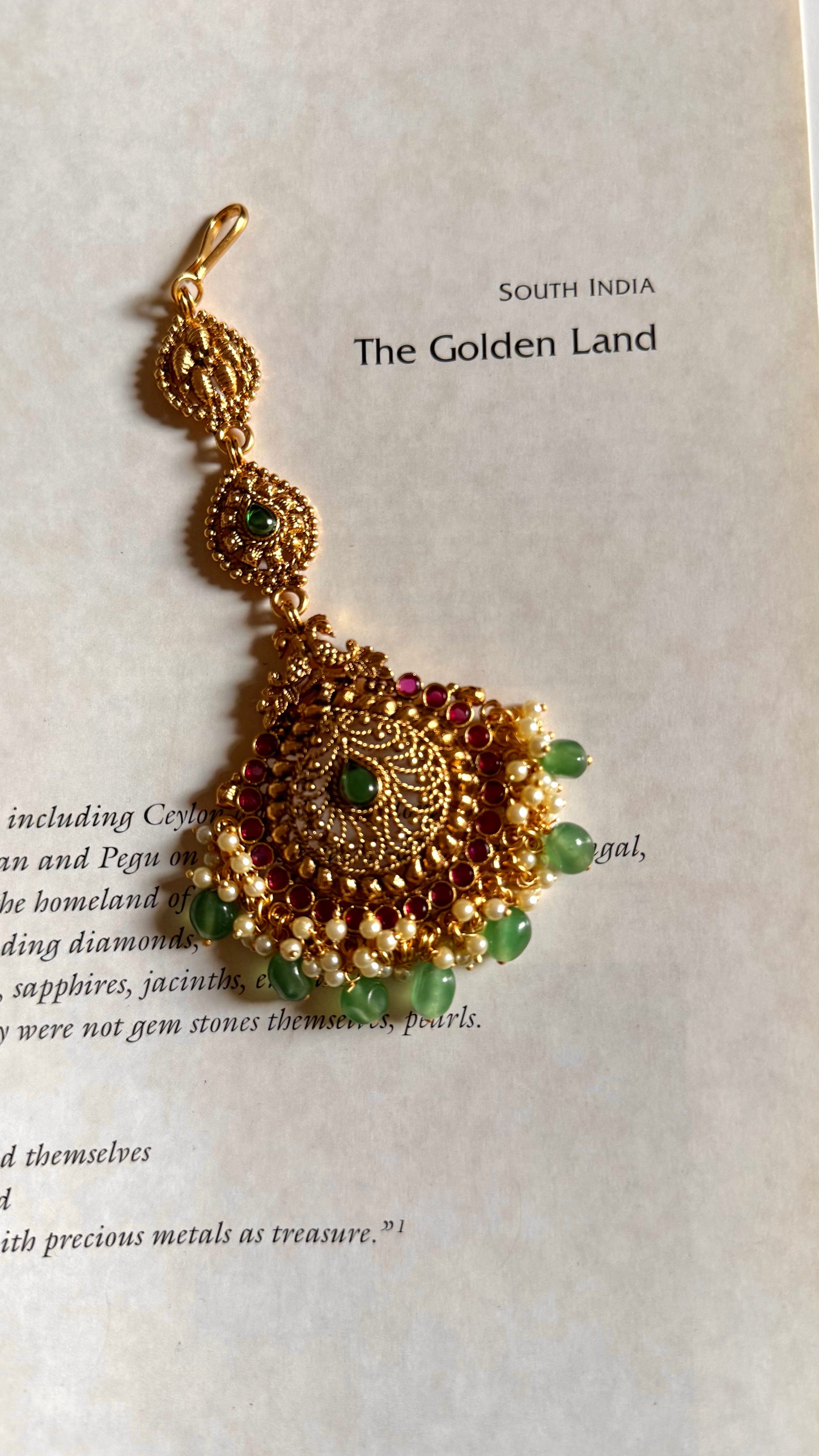 Rajwada emerald maang tika