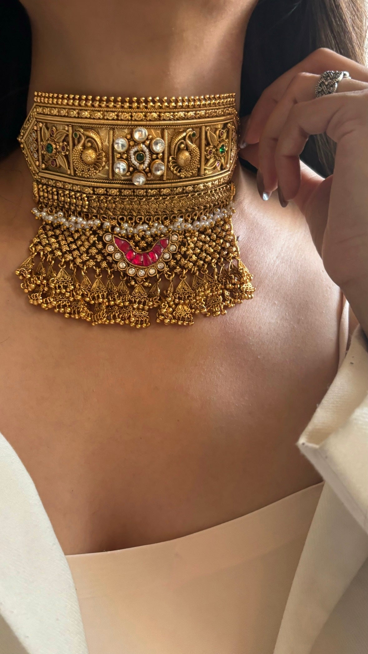 ￼Rajwada Paachi choker