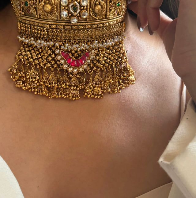 ￼Rajwada Paachi choker