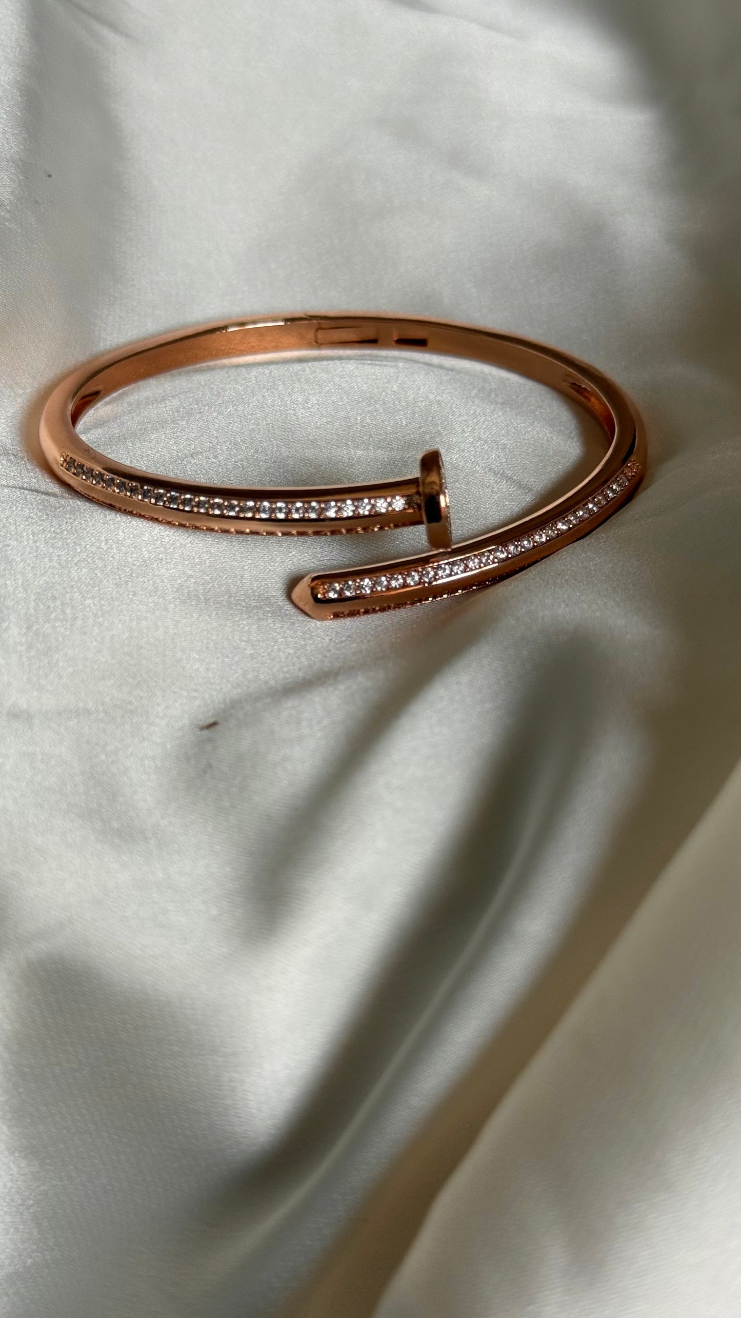 Pave-Accented Nail bracelet (rose gold)