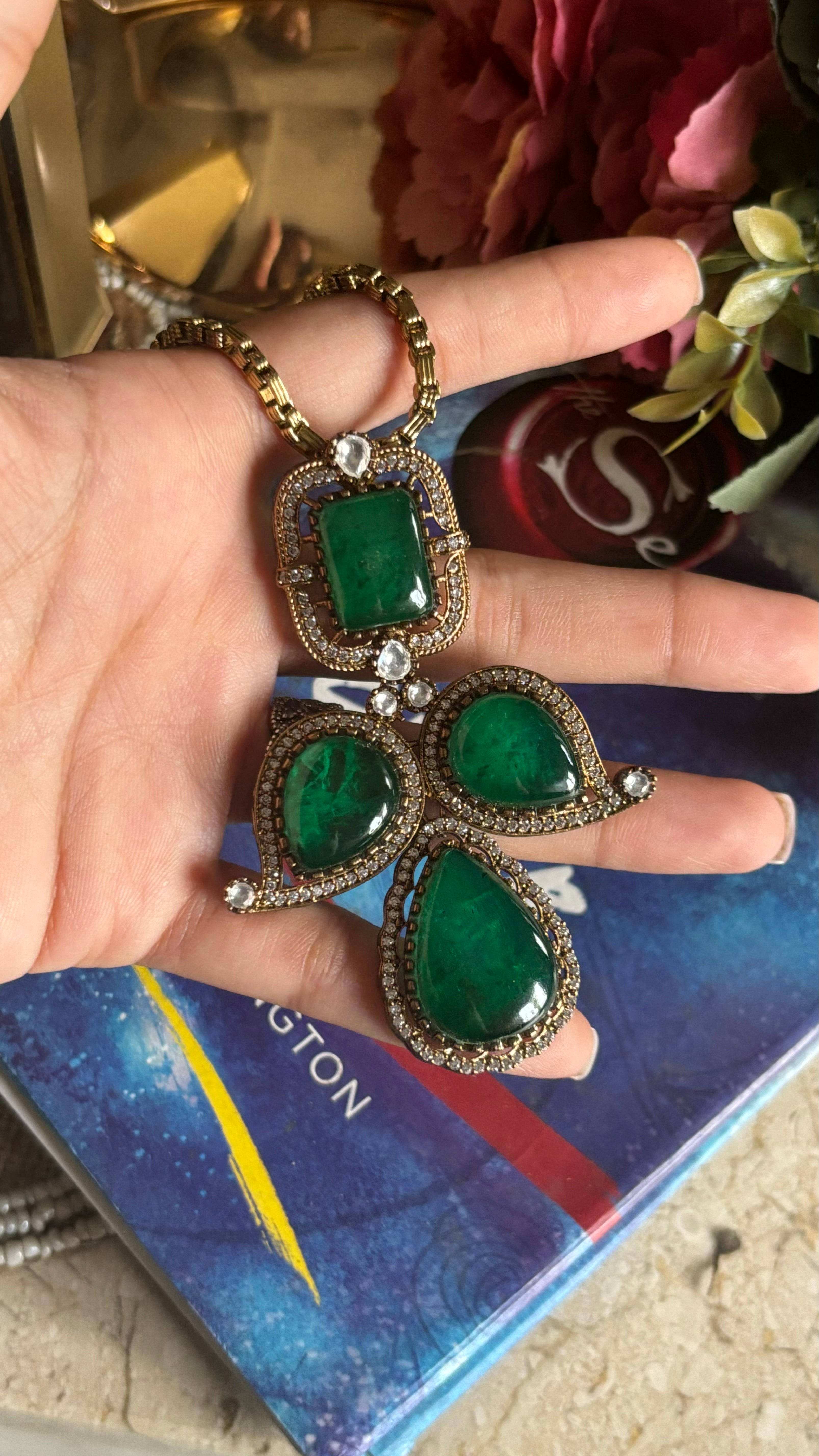 Emerald doublet pendant set