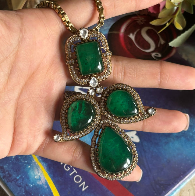 Emerald doublet pendant set