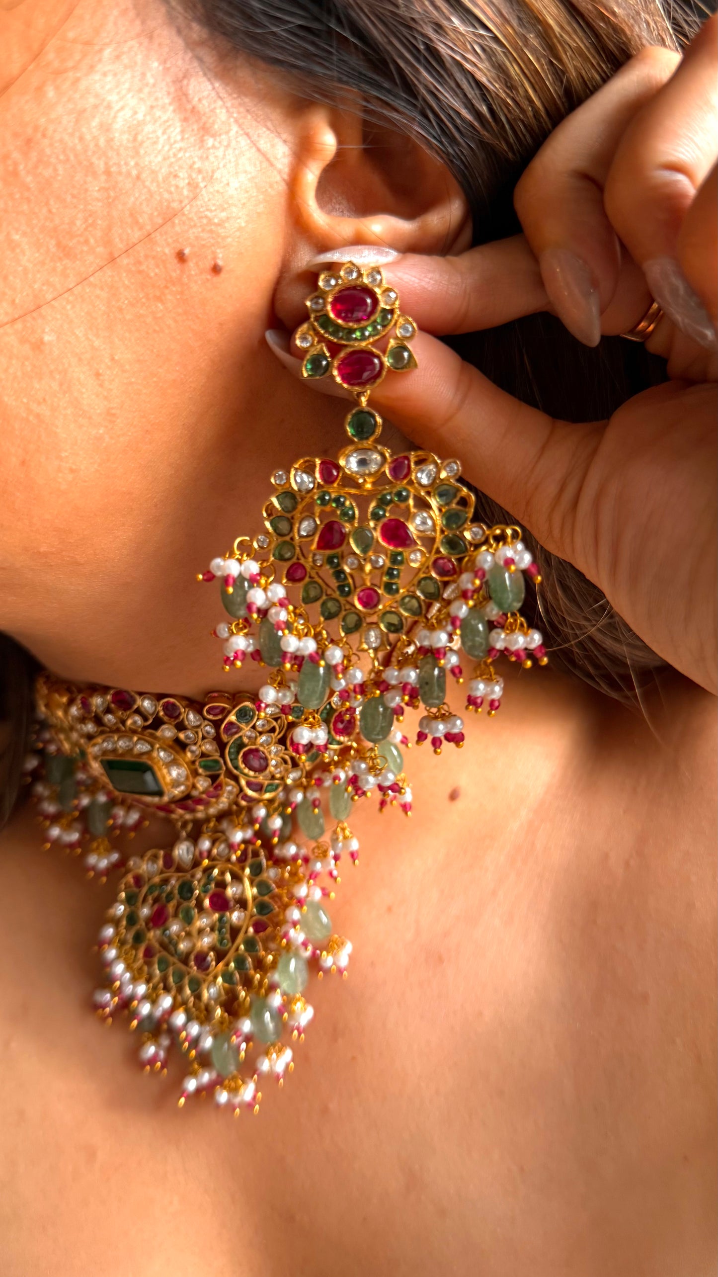 Rukmani Emerald doublet & rani pink Moissanite with mint drop rajwada choker
