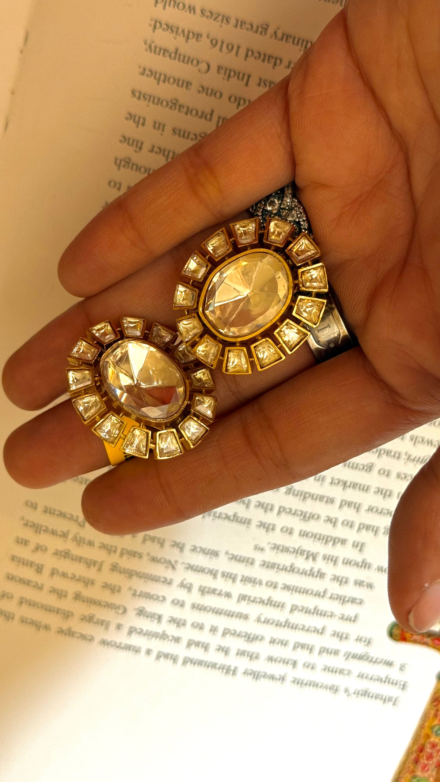 Uncut Peeli polki studs