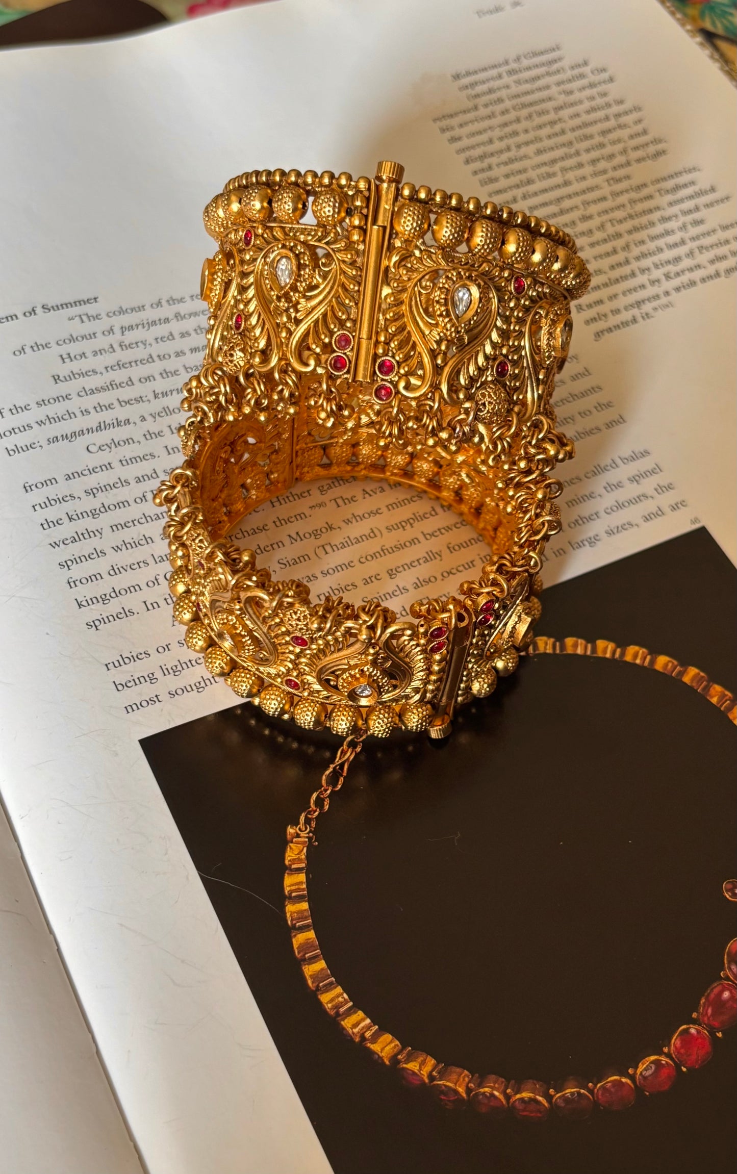 Gold nakashi rajwada bangles