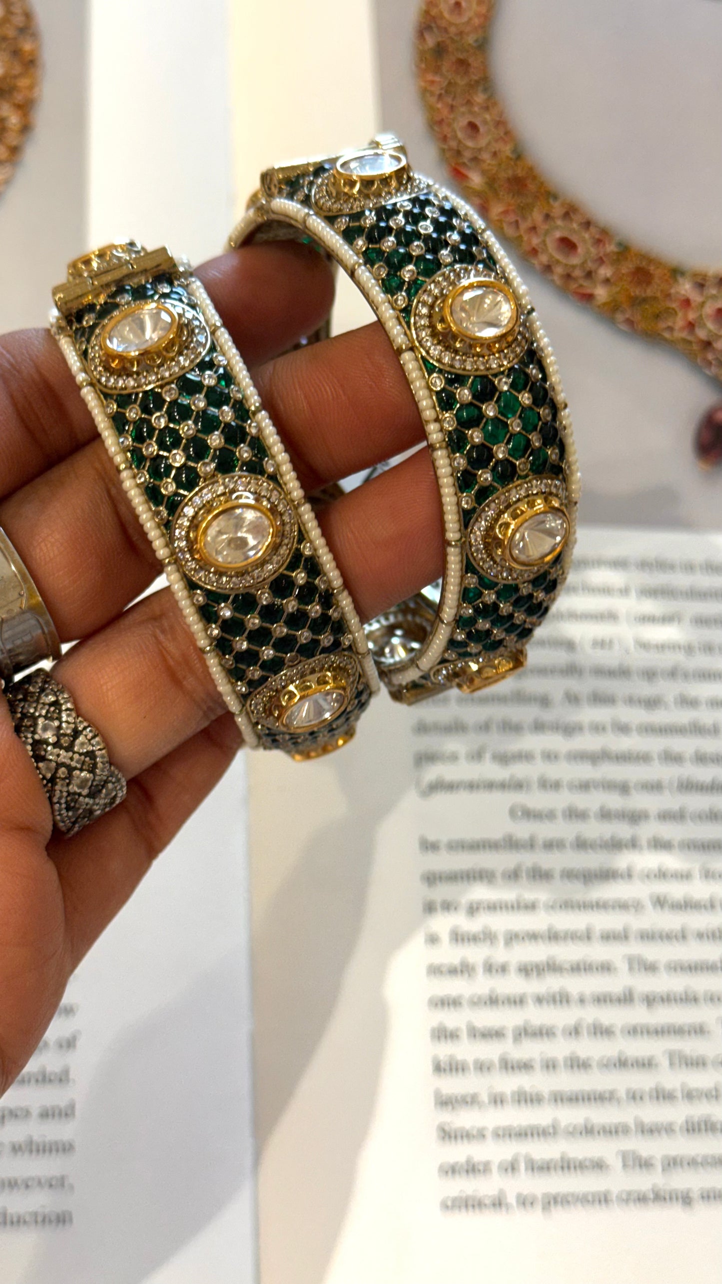 Emerald takkar Victorian bangle
