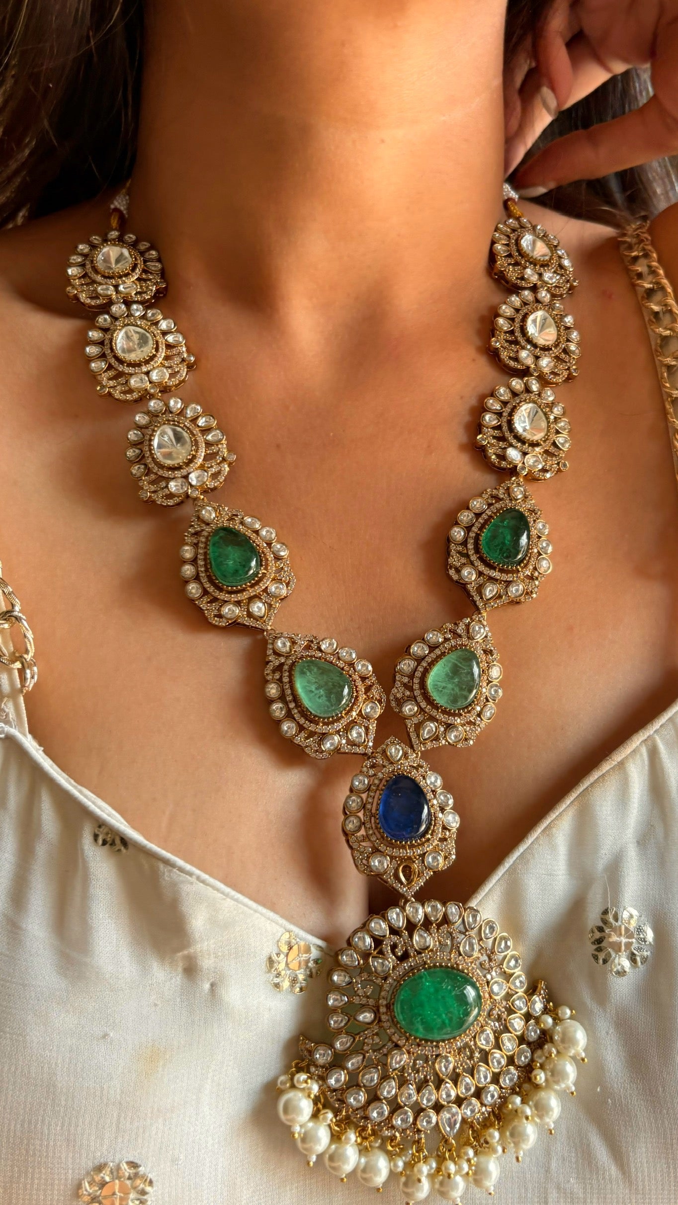 Emerald, sapphire and mint pearl long necklace with earrings