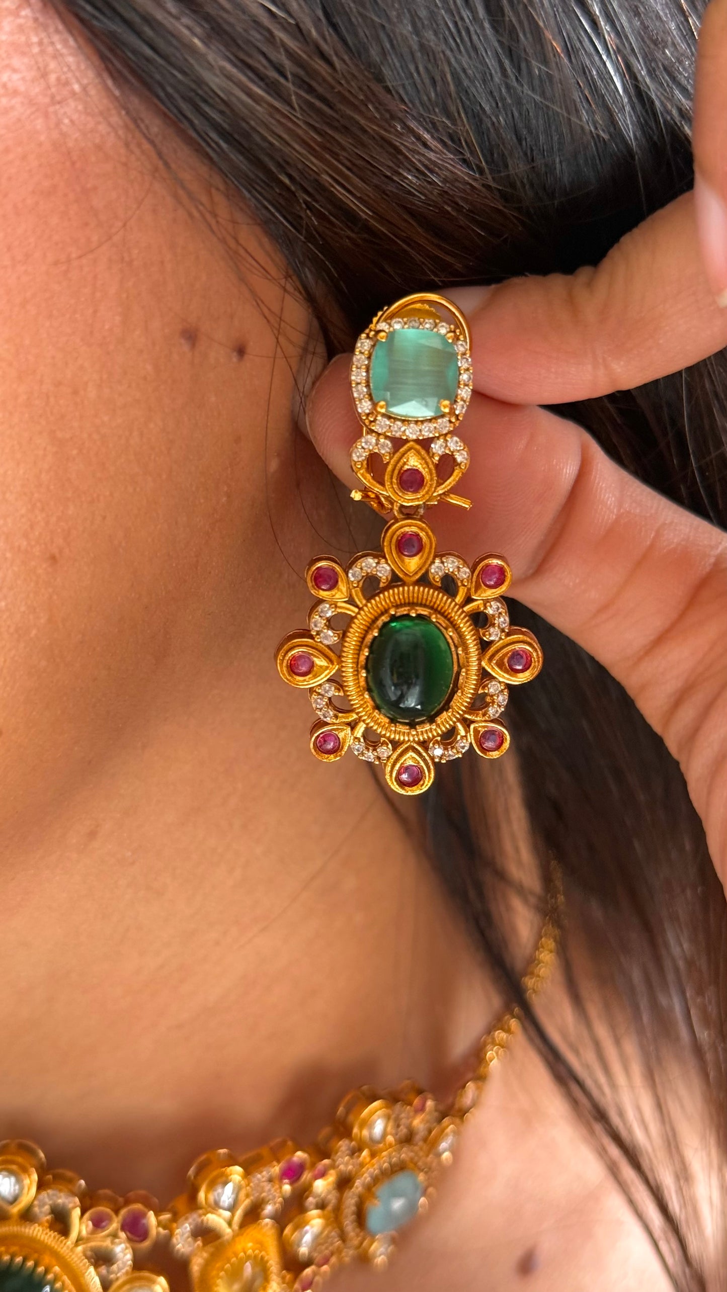 Emerald multicolour minimalist choker