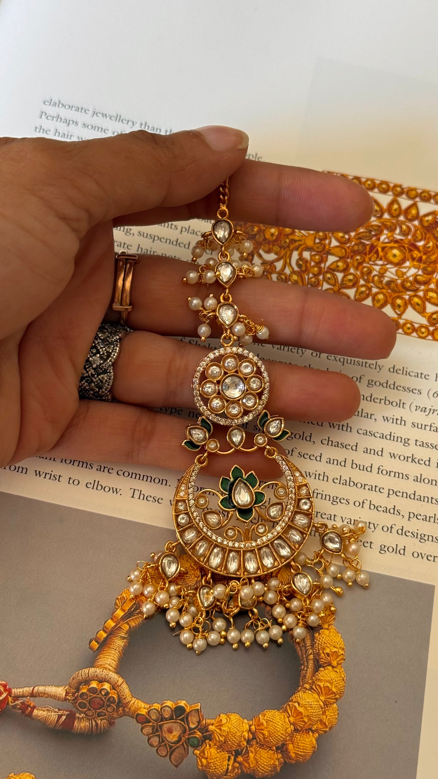 Paachi emerald takkar work maangtika