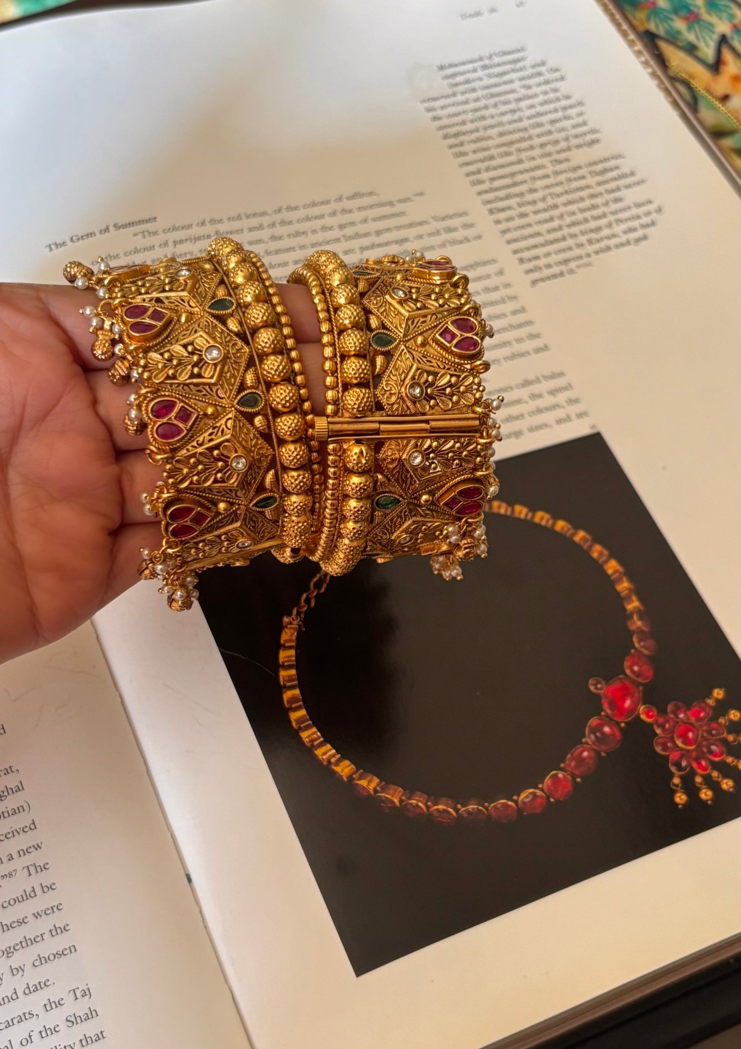 Pan shape Ruby & emerald rajwada bangles