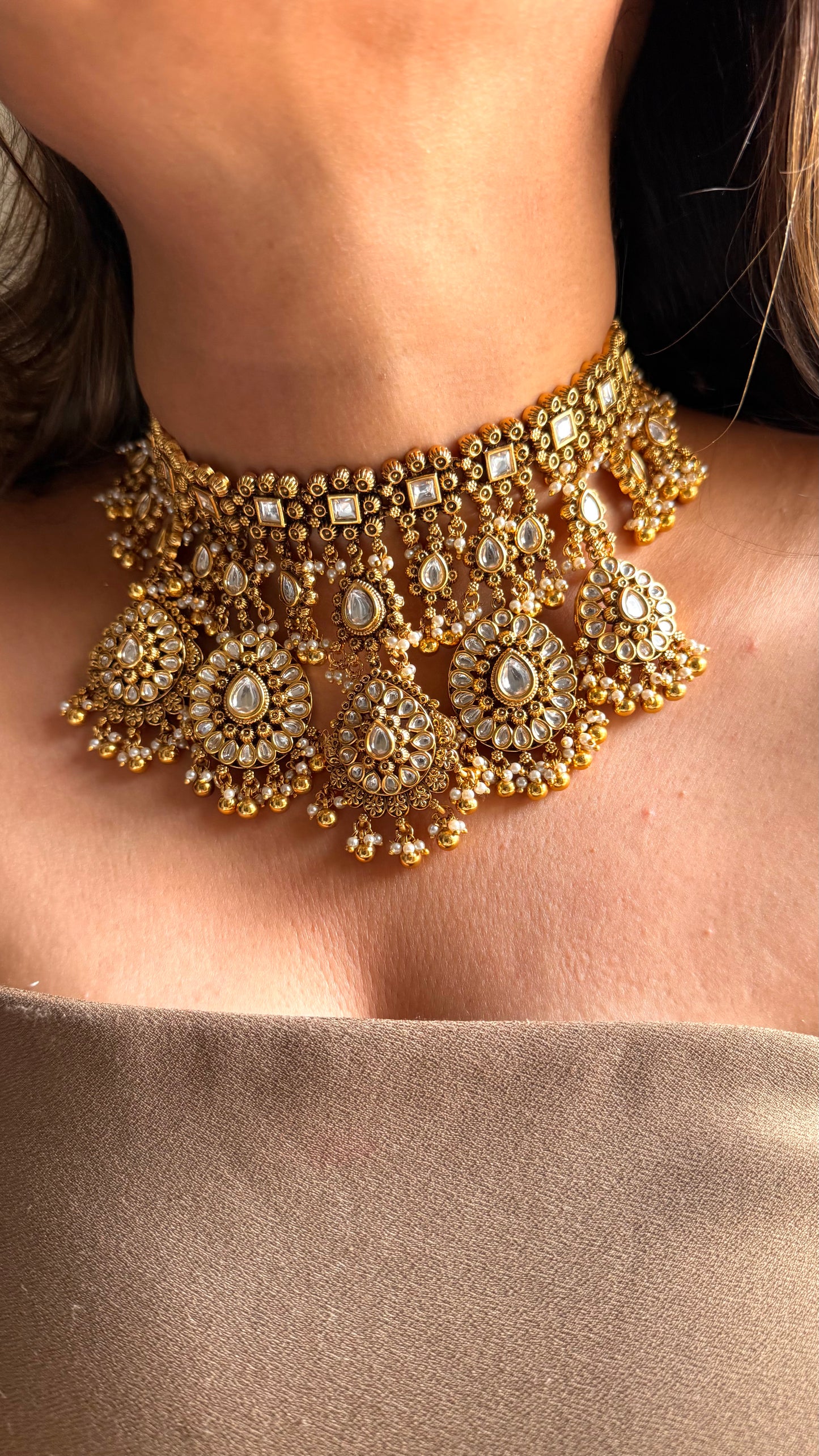 Antique Gold Choker Nacklace with Floral Teardrop Motifs & Kundan Detailing