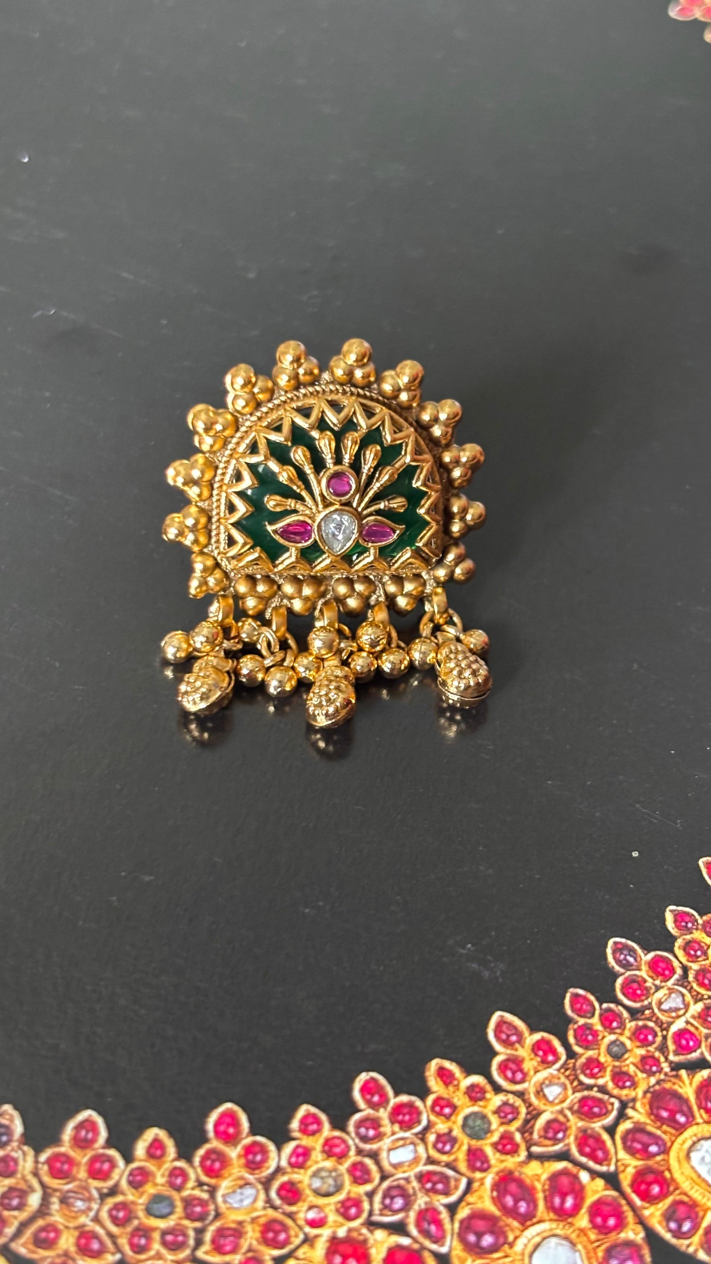 Rani pink &emerald inlay nakashi rajwadi ring