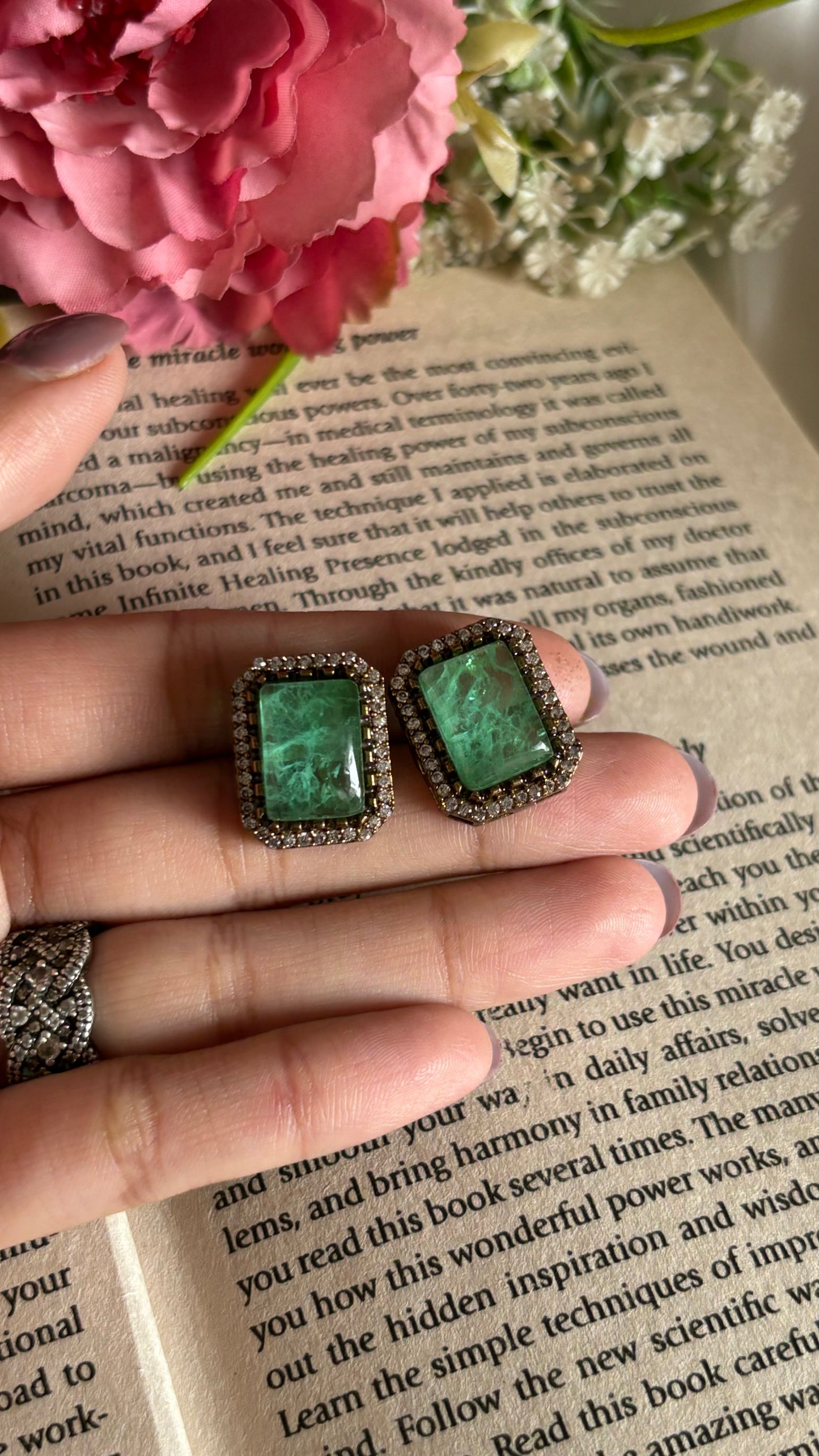 Minimalist mint and emerald choker