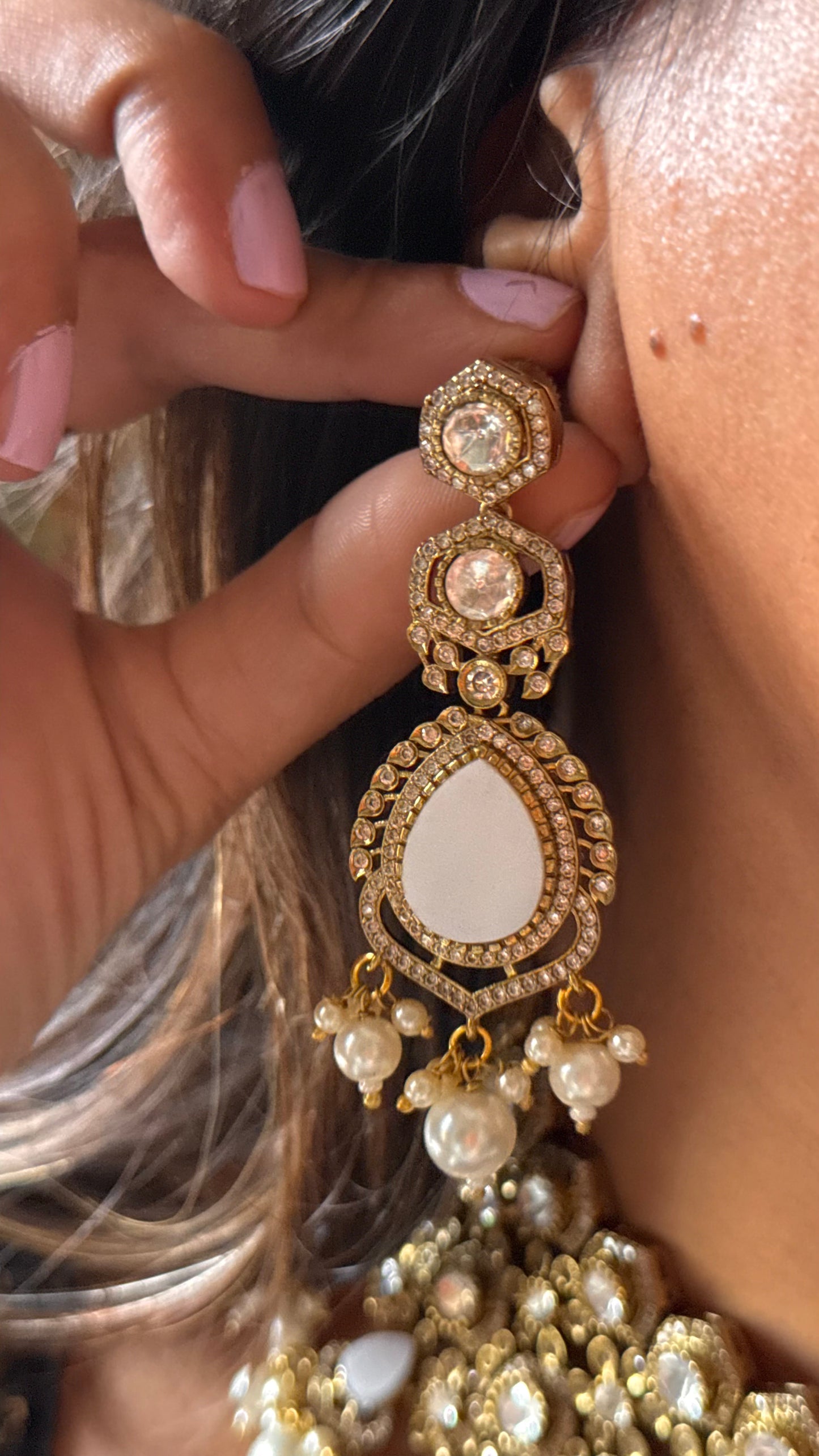 Mother of pearl with drops choker necklace
