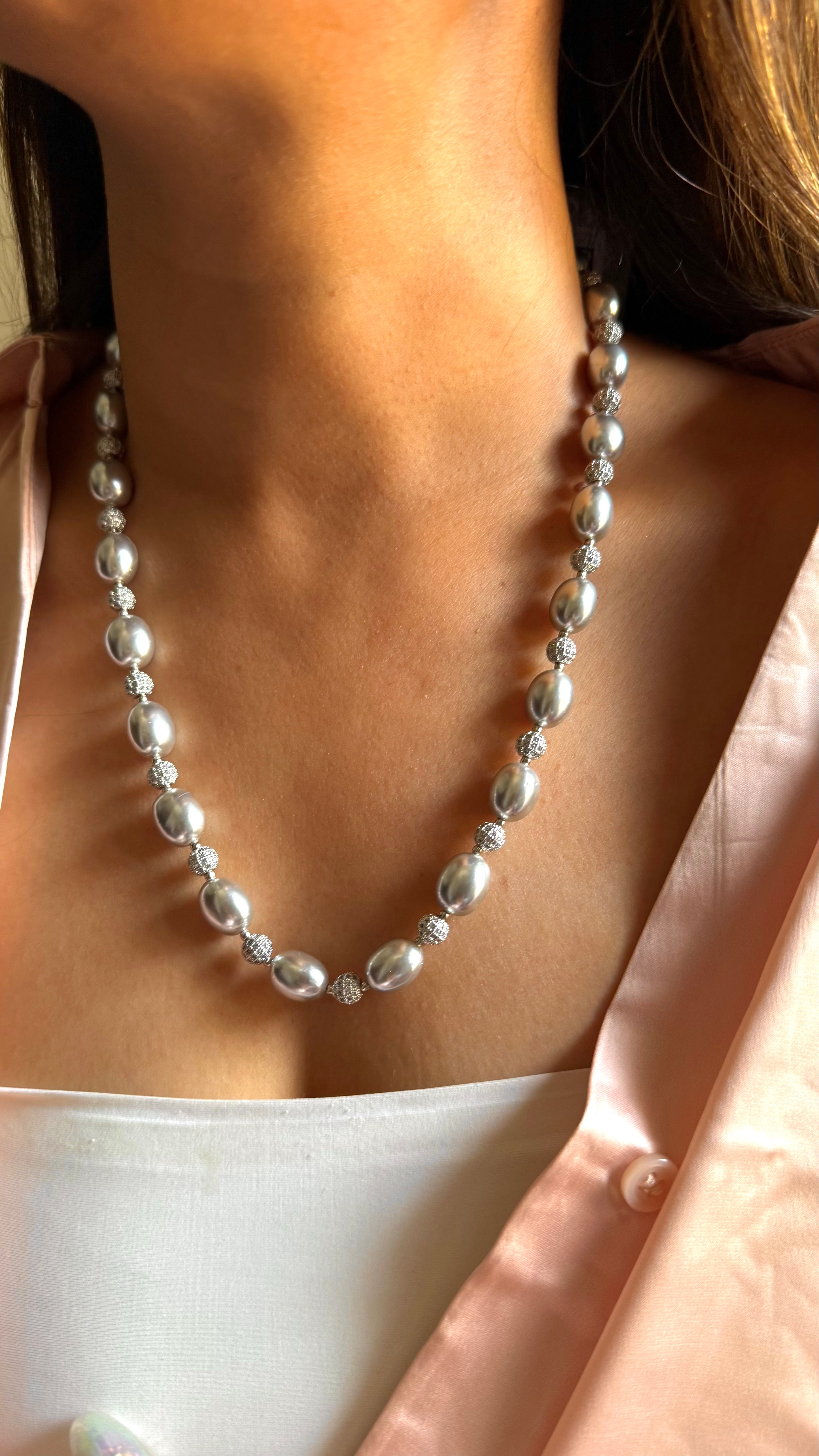 Silver pearl string