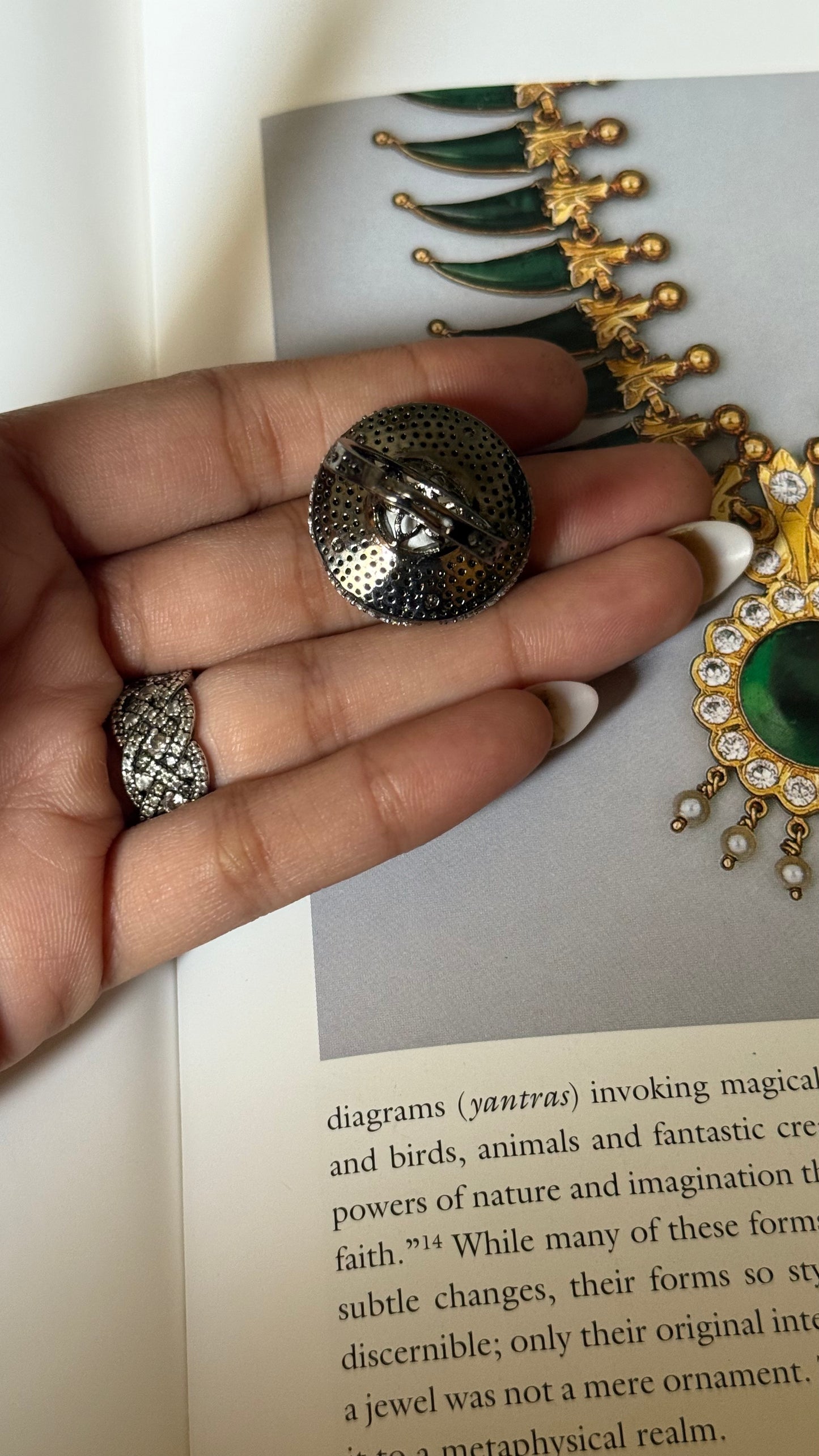 Emerald star design cocktail adjustable ring