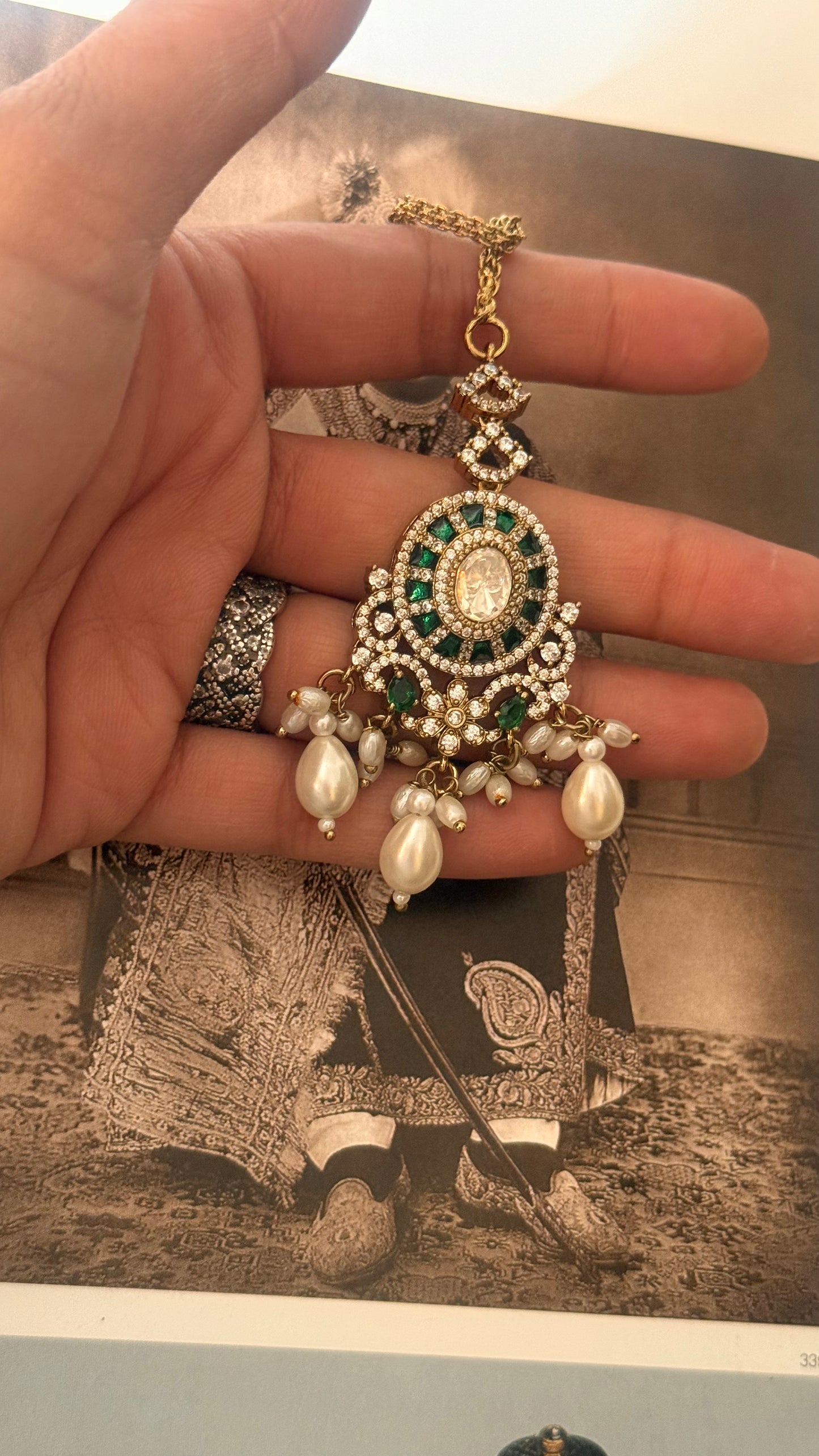 Emerald takkar work pearl round shape maangtika