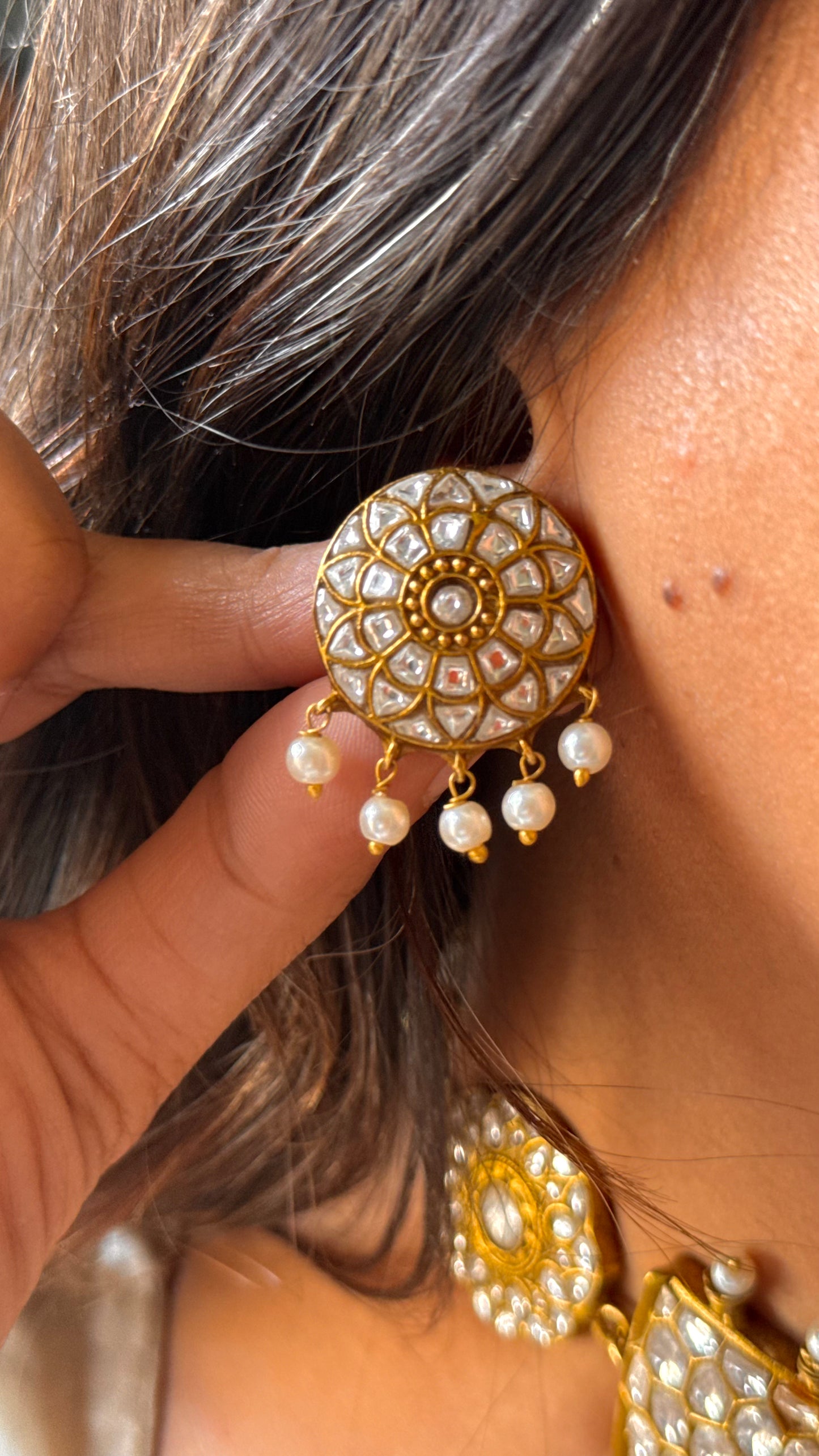 Polki paachi aad with pearl details