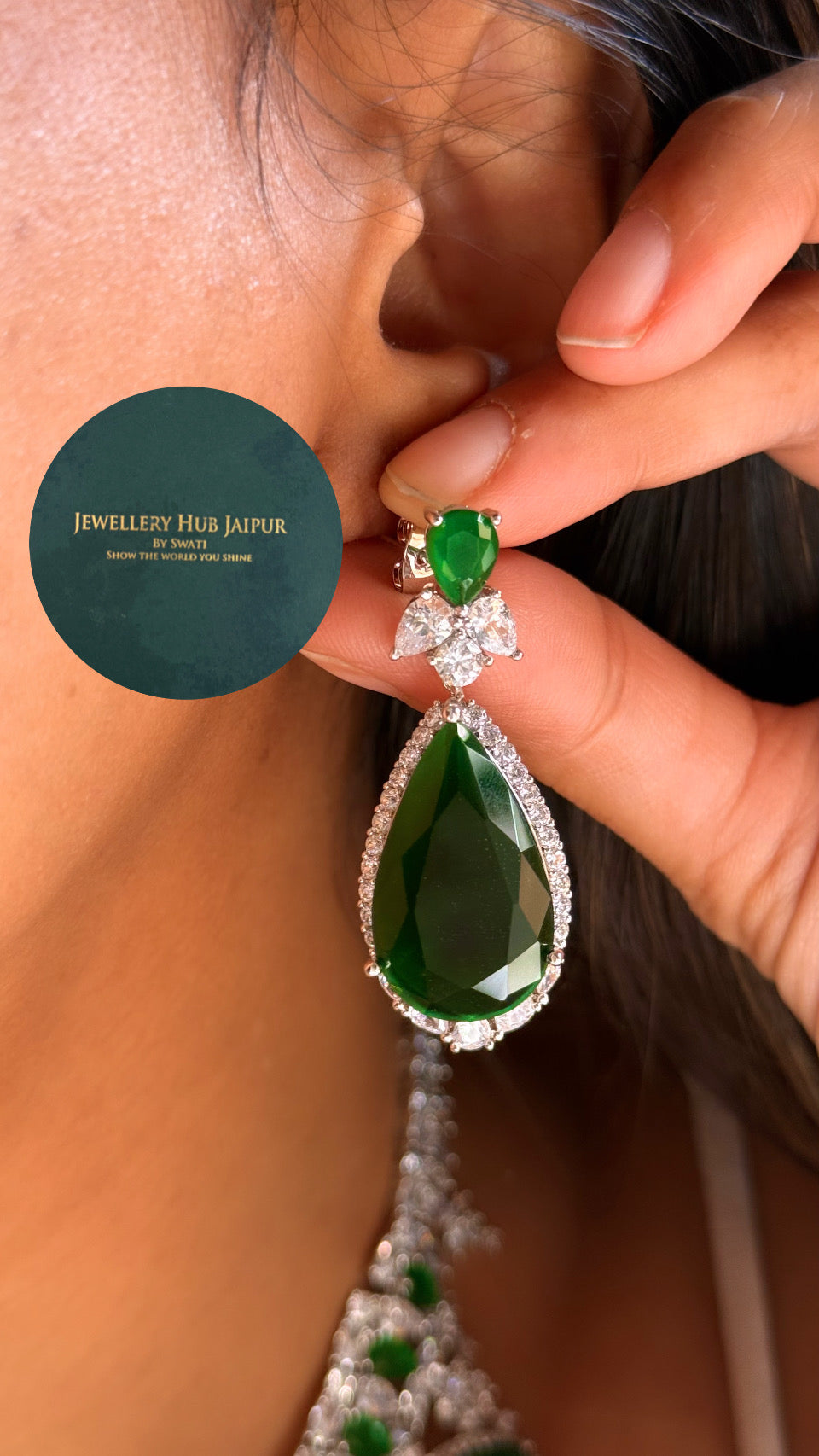 Emerald cocktail diamond statement necklace