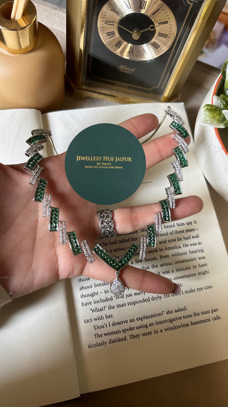 Emerald cocktail diamond necklace set