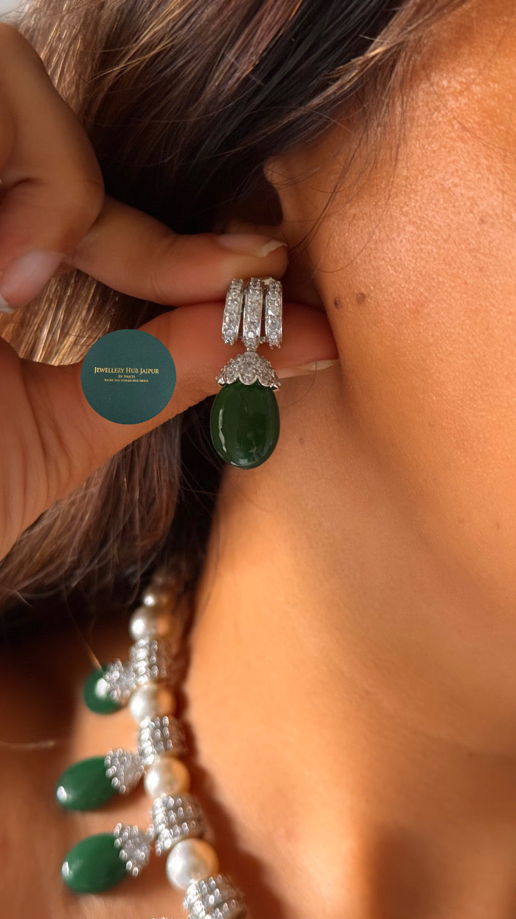 Emerald diamond & pearl collar set