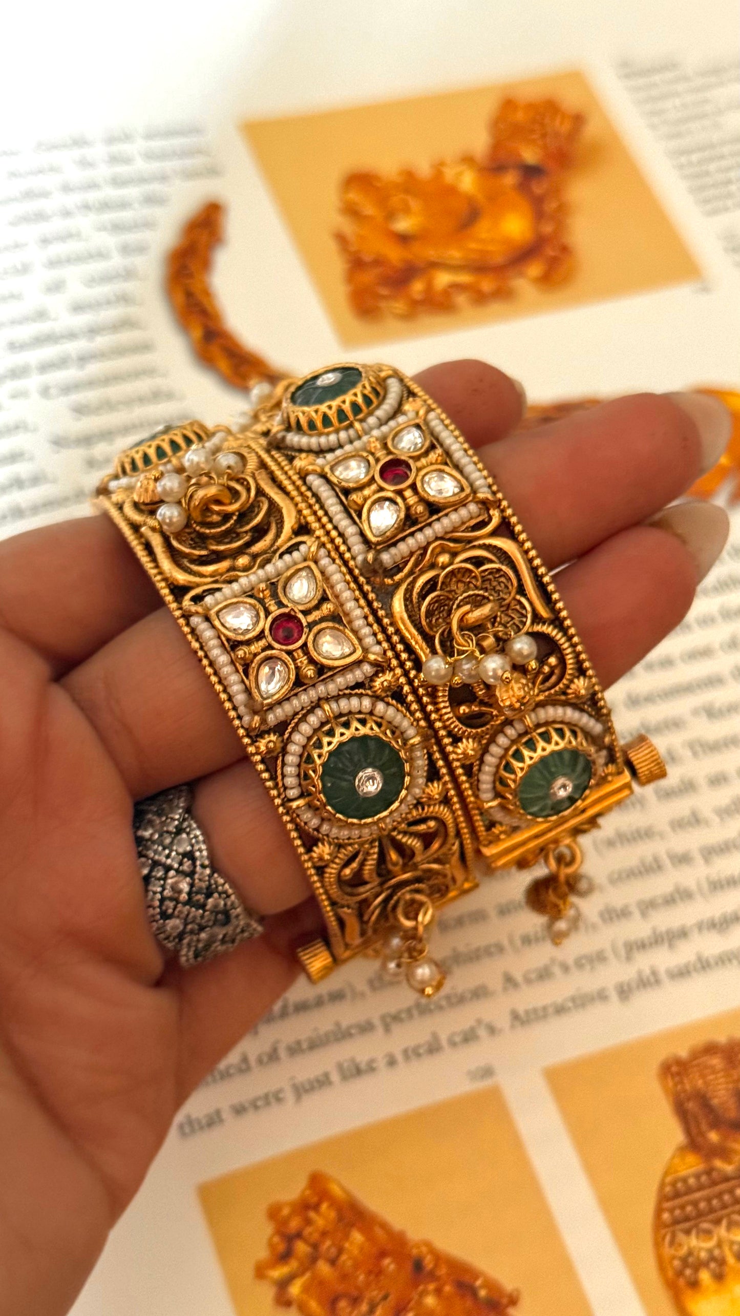 Emerald doublet rajwada openable bangle