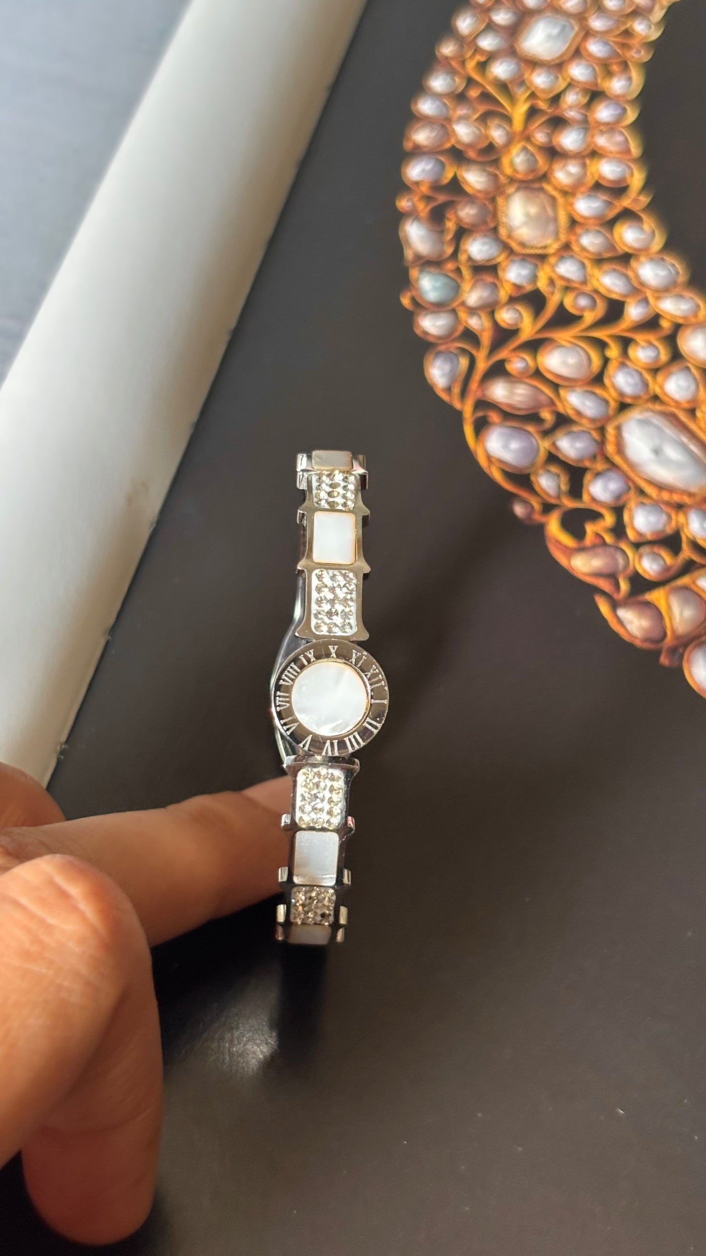 Mother of pearl wath shape open nail bracelet