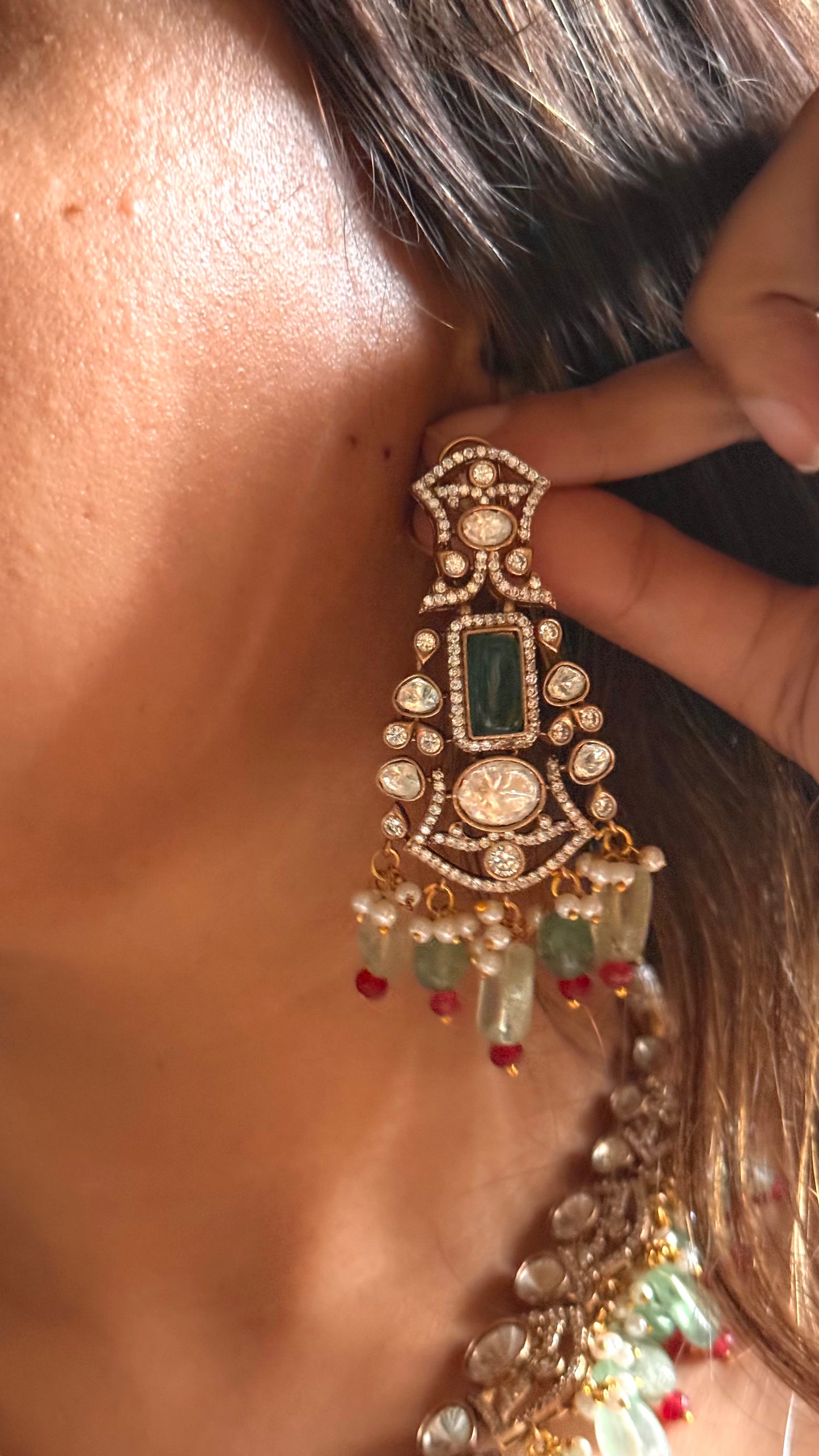 Emerald doublet moissanite polki with mint drop collar set