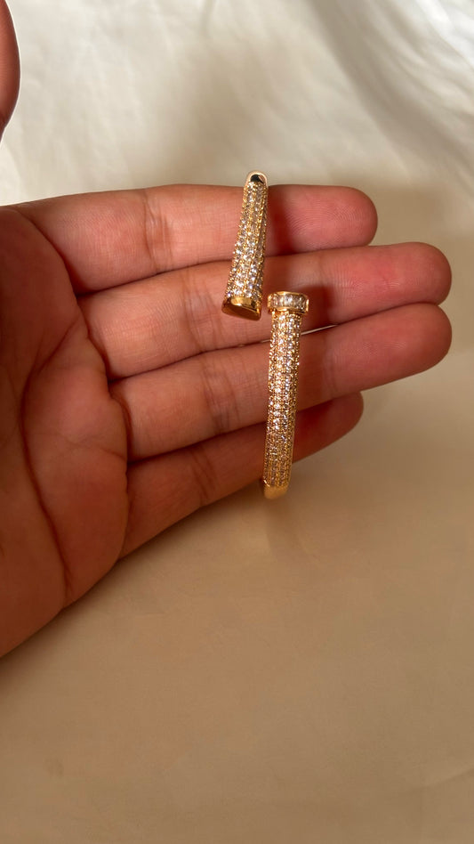 Diamond Nail luxe Gold bracelet