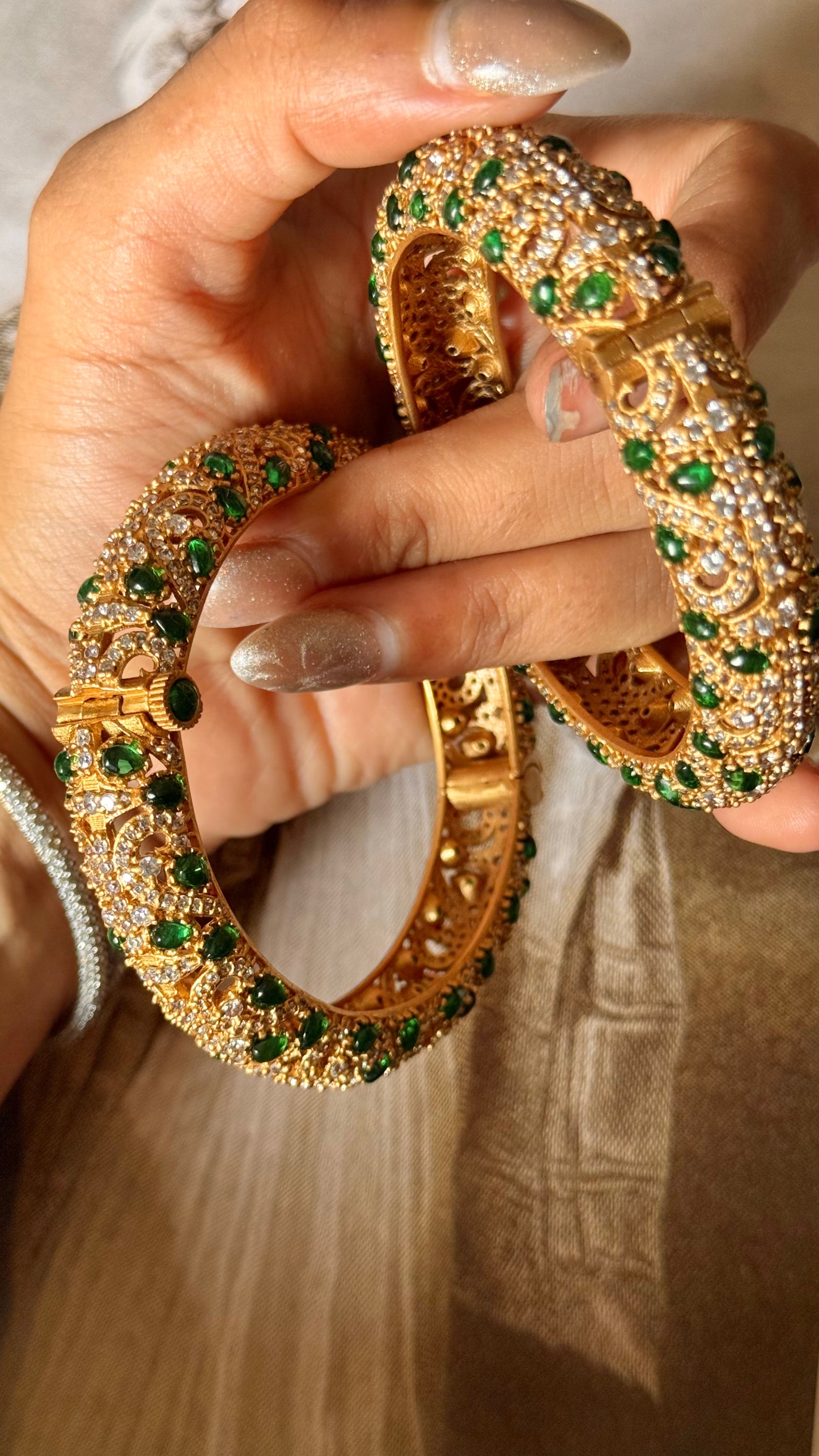 Emerald moissanite openable bangle